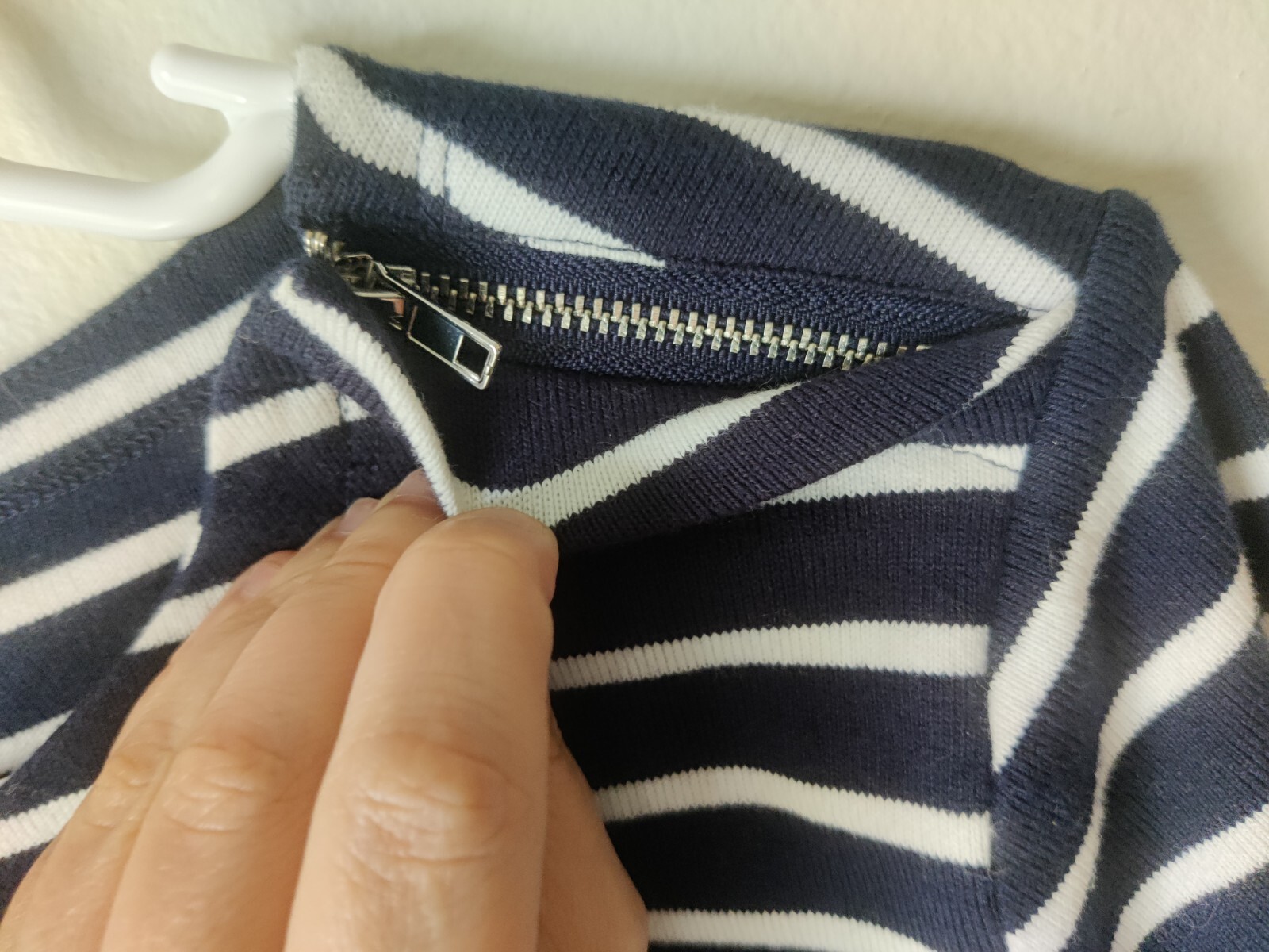 a loves a Women’s Navy And White Stripe Top Size M Zipper Left Shoulder