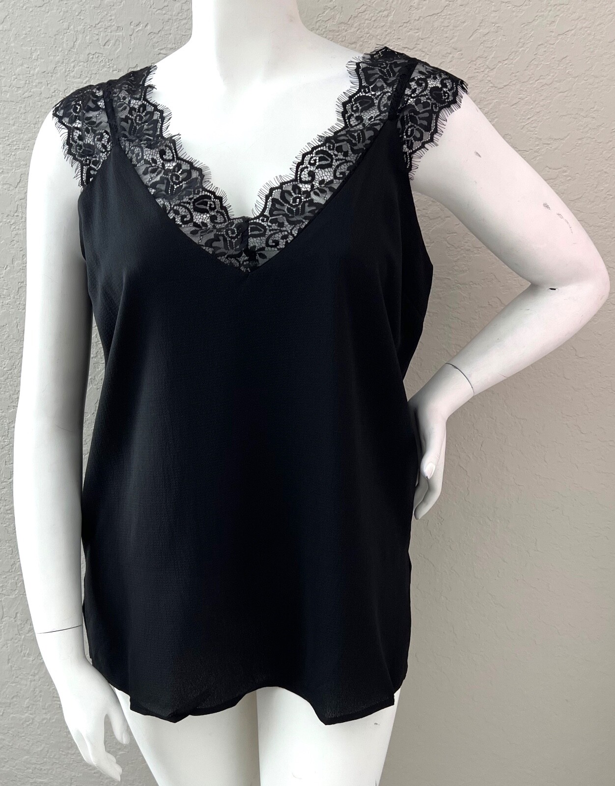 Umgee USA Tank Top Blouse w/ Eyelash Lace Trim Black Plus XL 1XL 2XL – New!