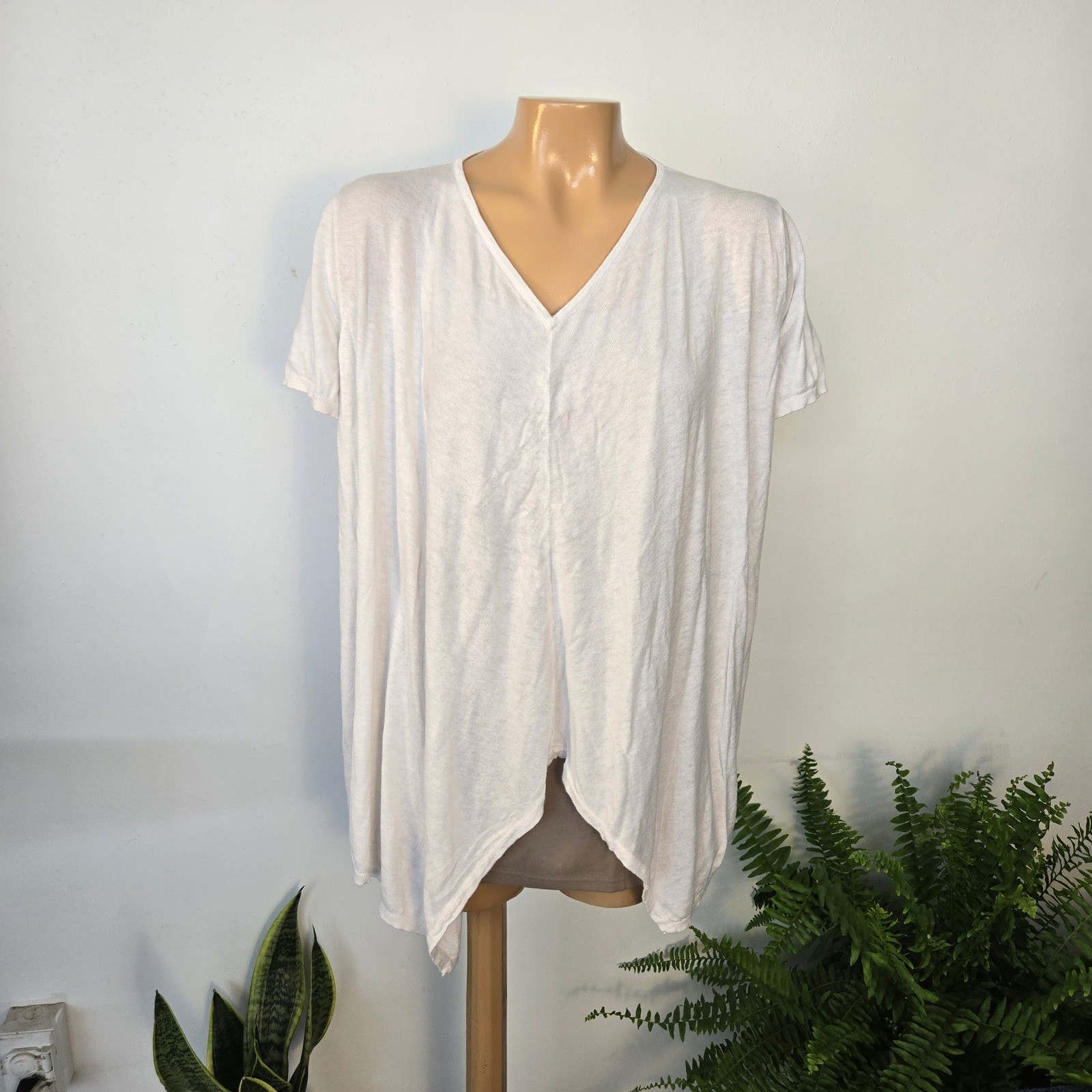 Cupio Womens Silk Blend Top Medium White Tulip Front V-Neck Seemed Clean Girl