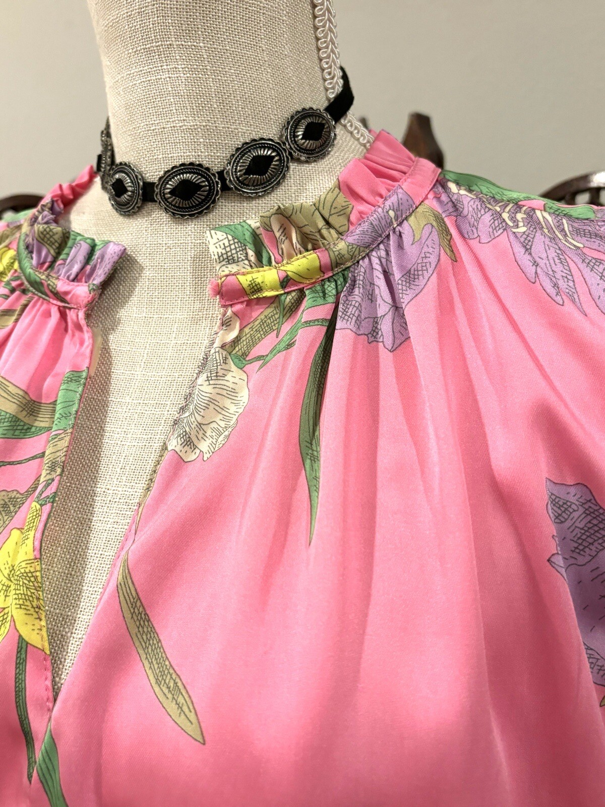 ANTHROPOLOGIE ARTSY FLORAL TOP L RUFFLE FEMININE COQUETTE SATIN *NO TASSELS*
