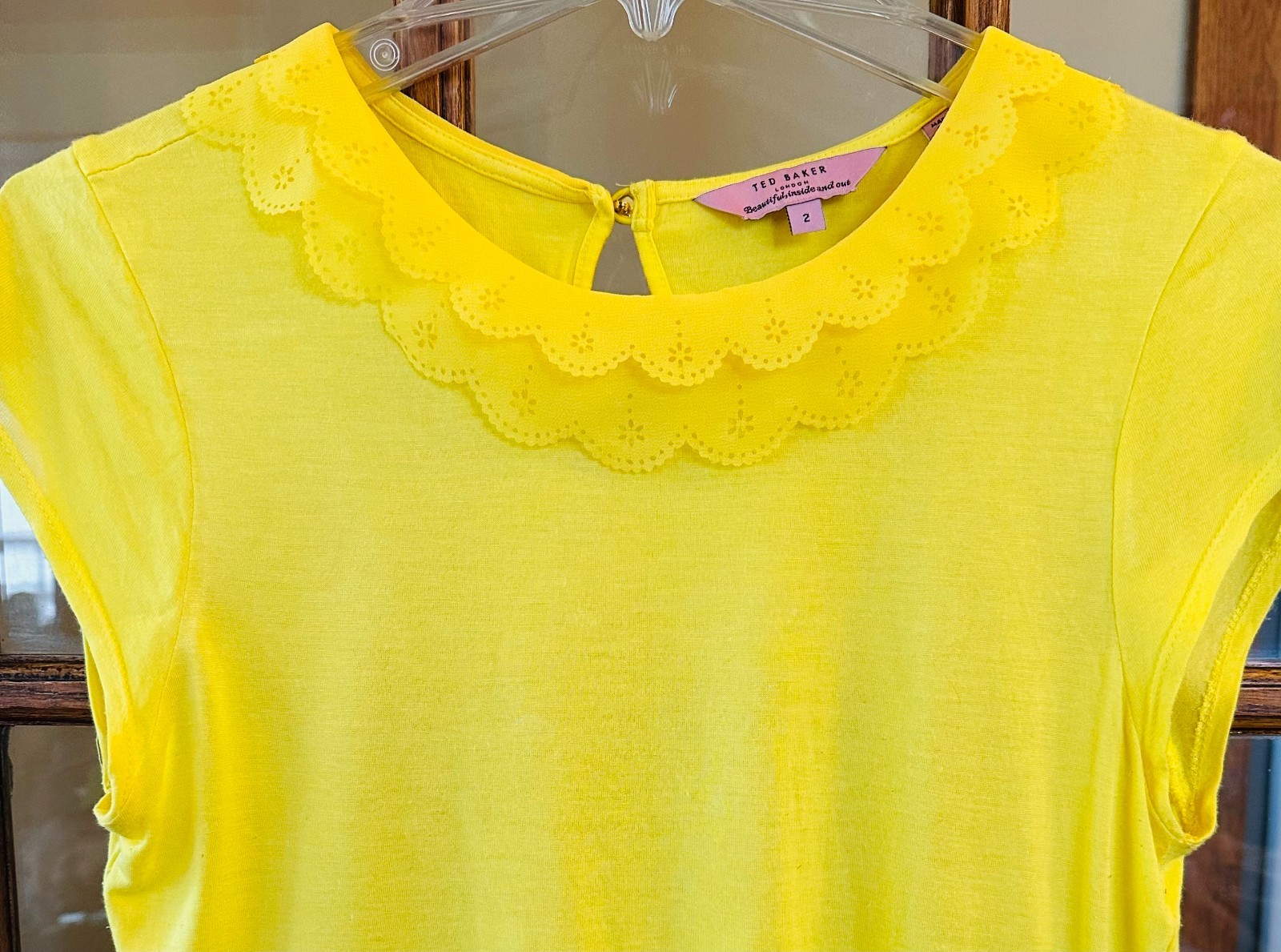 Tom Baker London Yellow Rayon Scalloped Neck Tank Top Sleeveless Size 2 S M