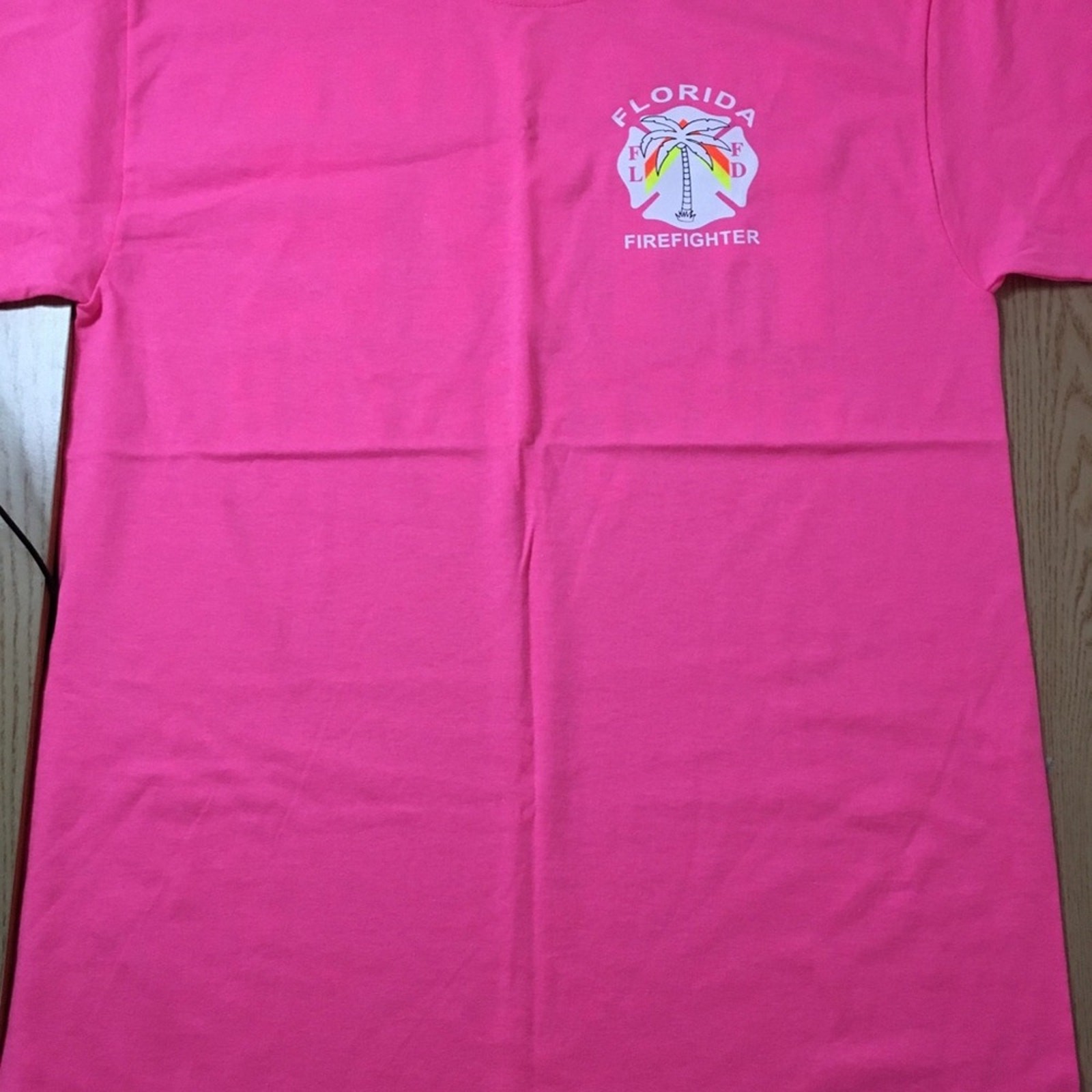 B60 New Womens Florida Firefighter 👩‍🚒 T-shirt Hot Pink Size Medium