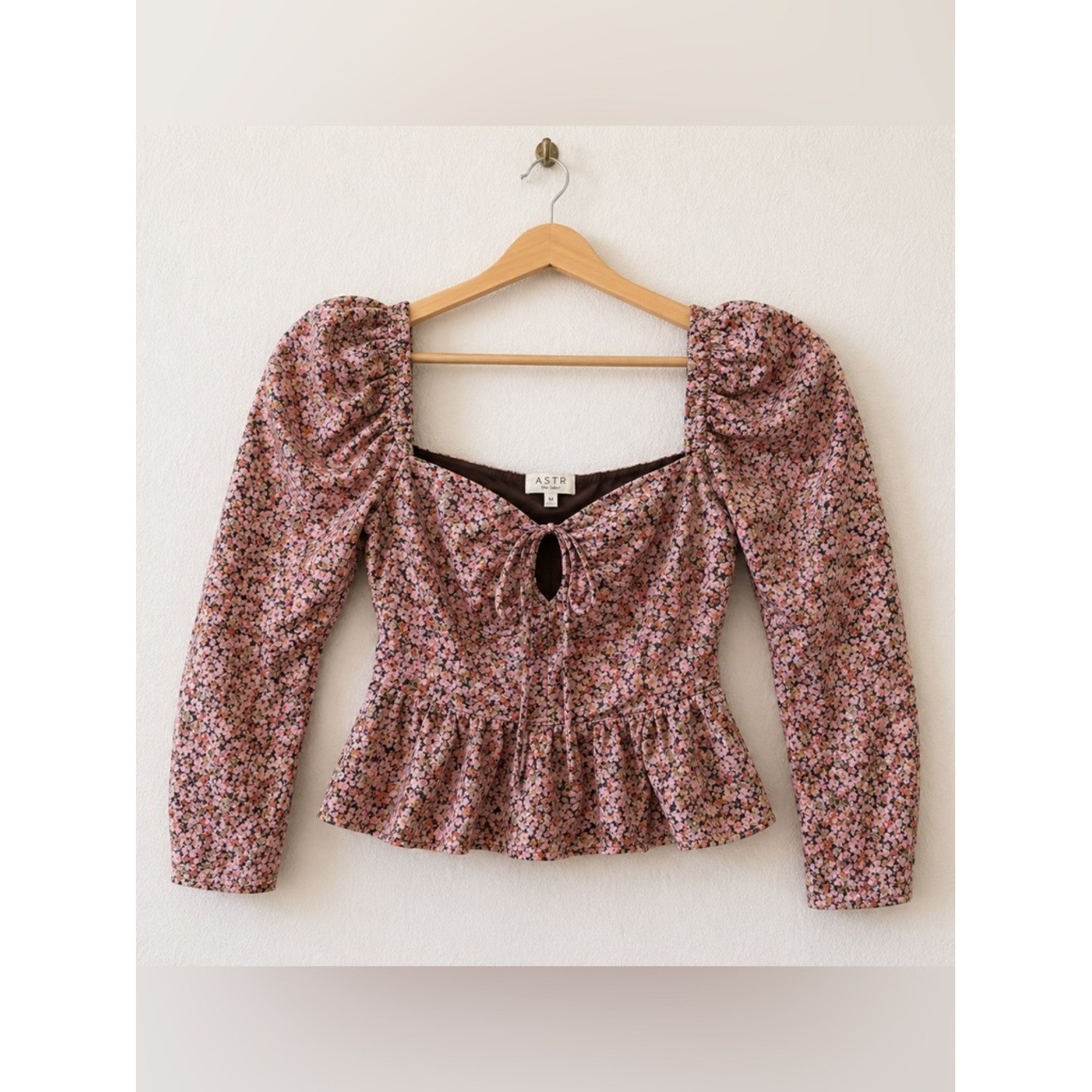 ASTR The Label Pink Floral Puff Sleeve Peplum Top Womens Medium