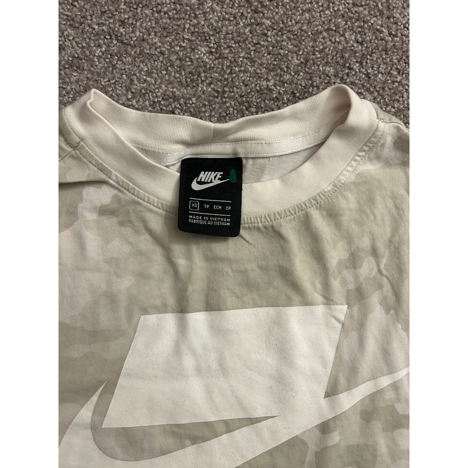 Nike T-Shirt Womens XS Beige Excellent Camo Futura Logo Short Sleeve Tee