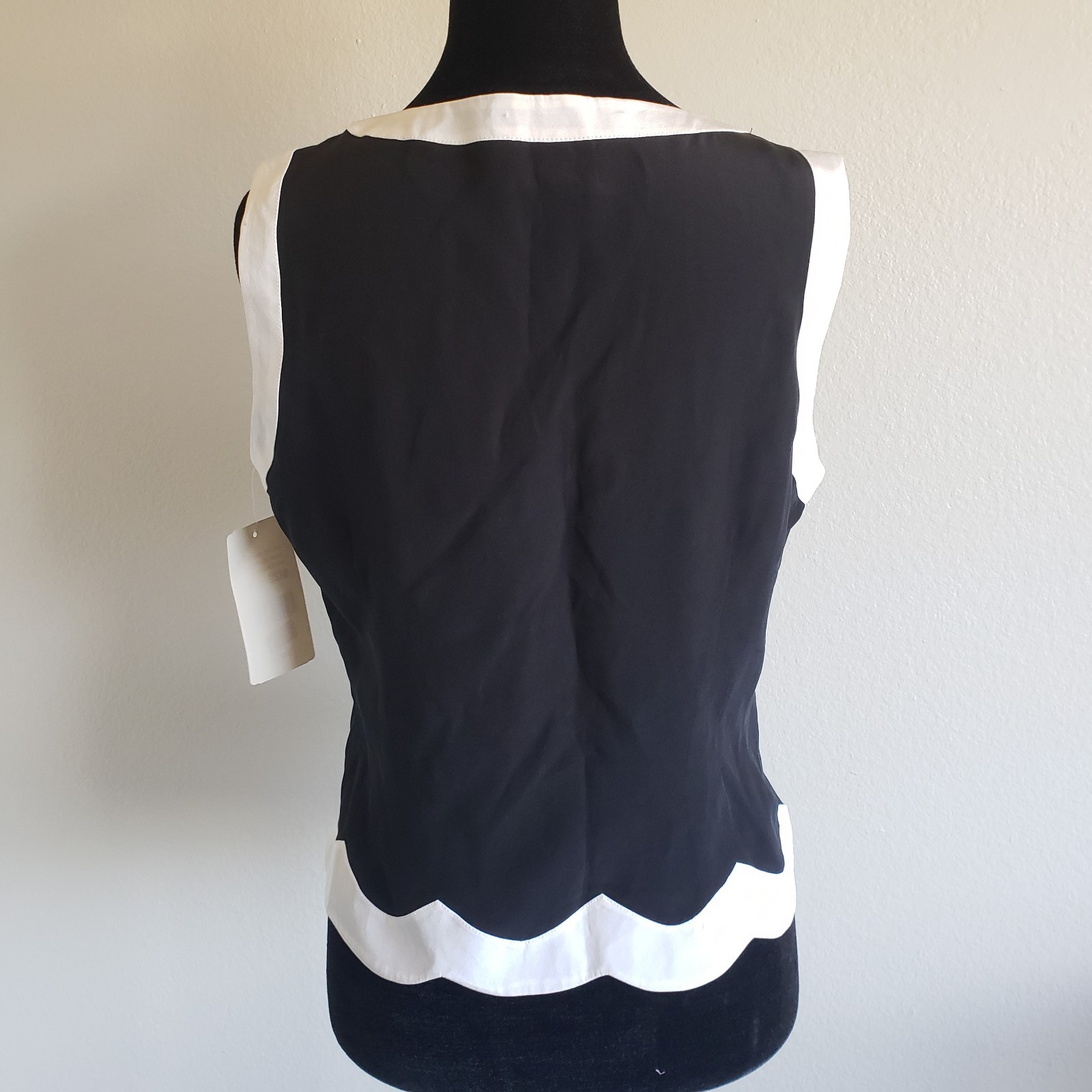 New ECI New York 100% Silk Blouse Sleeveless Black White Size 8 Petite NWT