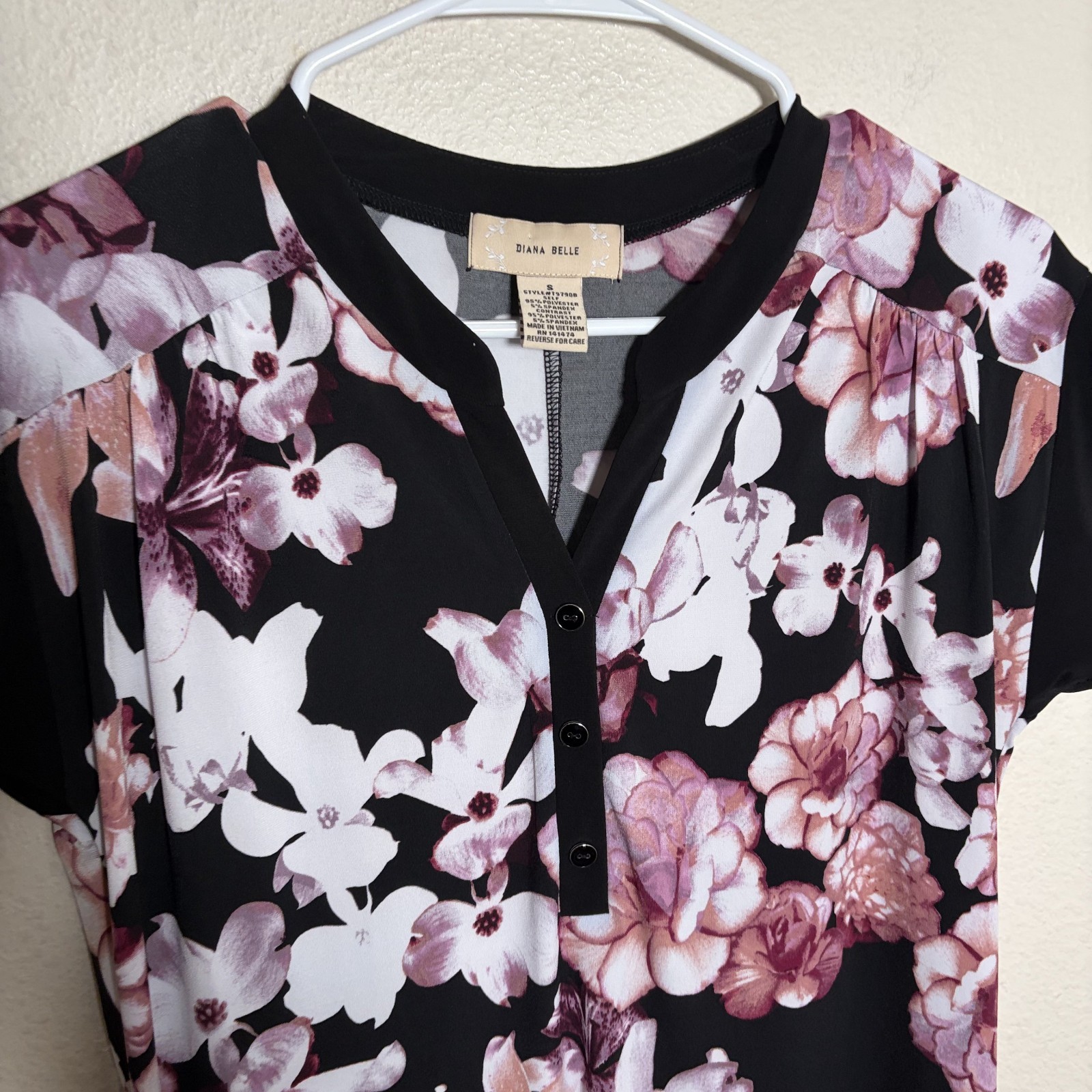 Diana Belle Blouse Women’s Small V-Neck Short Sleeve Floral Watercolor Top