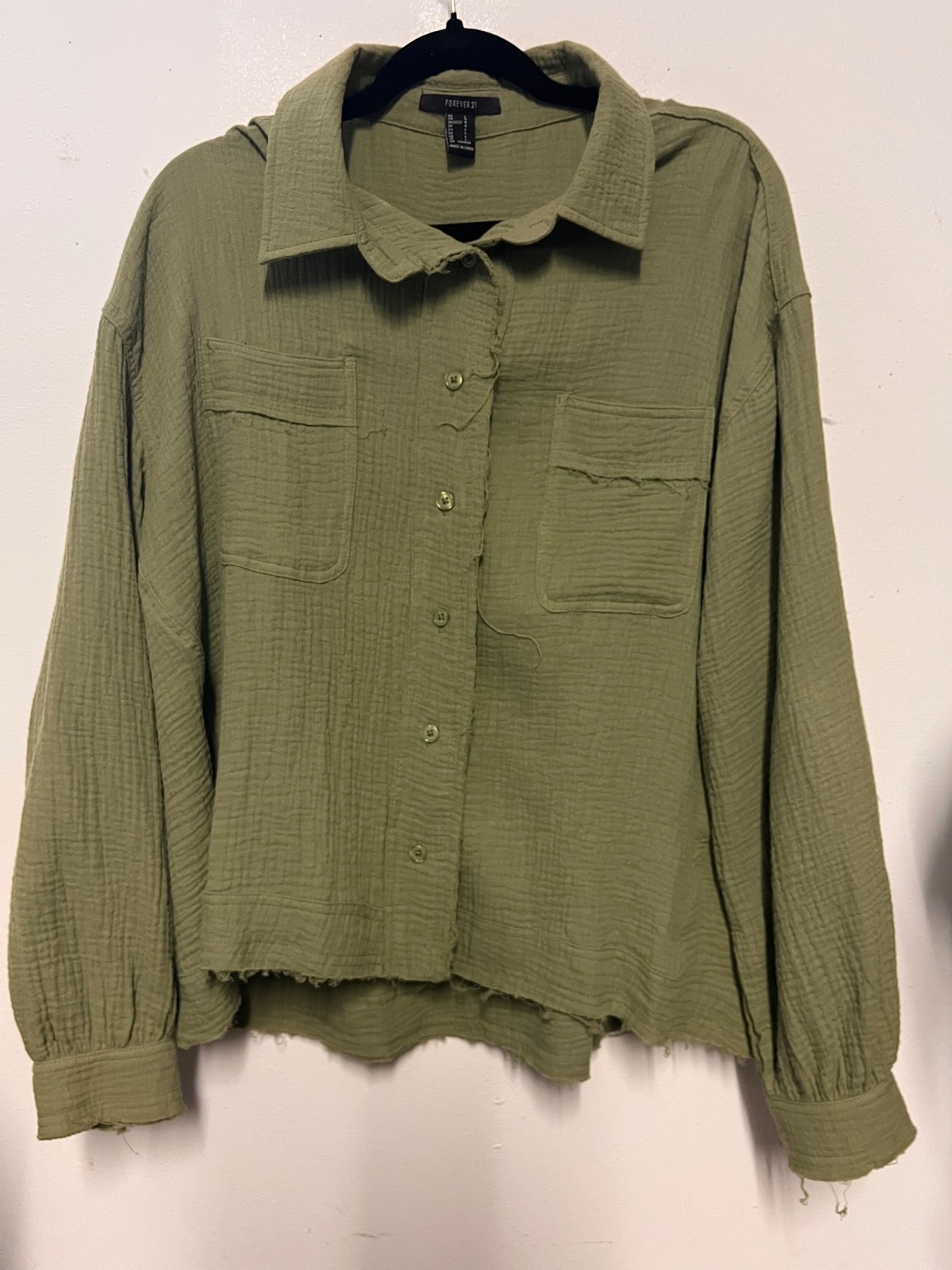 Forever 21 Olive blouse button up long sleeve collar distressed women’s large