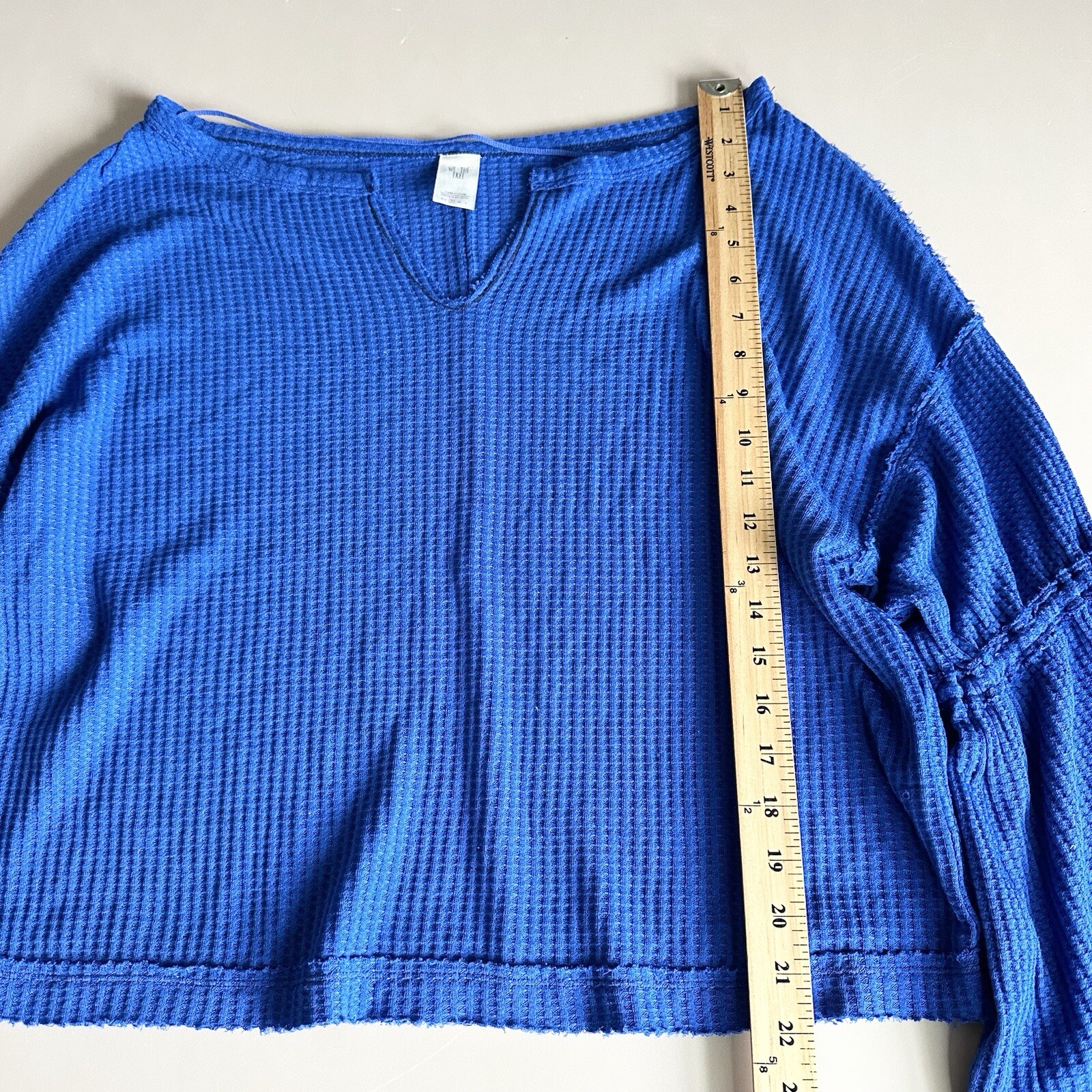 We The Free People Dahlia Thermal Top Bell Long Sleeve Sz S Raw Hem Blue