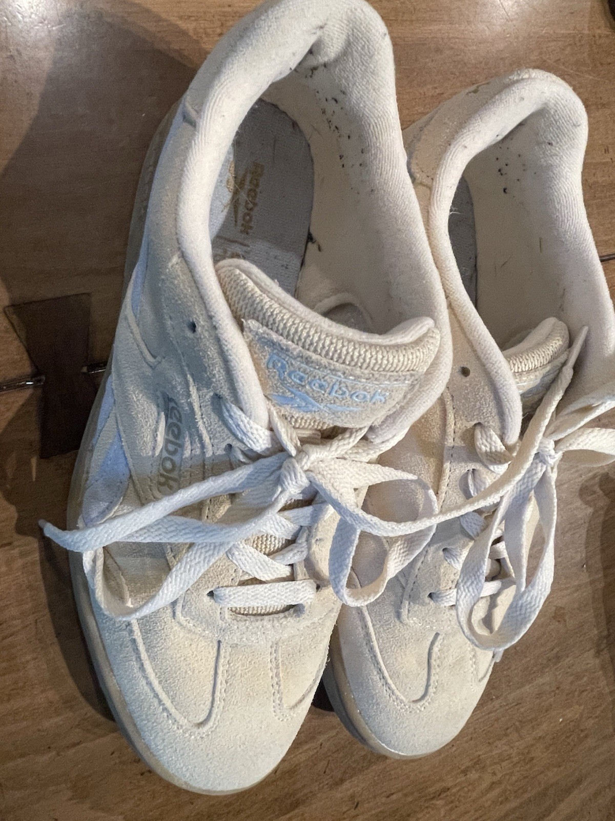 Reebok Beige Light Blue Low Top Sneakers Women’s Lace Up Gum Sole FFC0092429