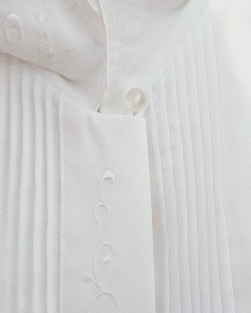 Laura Scott White Blouse~ Embroidery~ Cut Out Collar- Pleated~ Women’s Sz 12~EUC