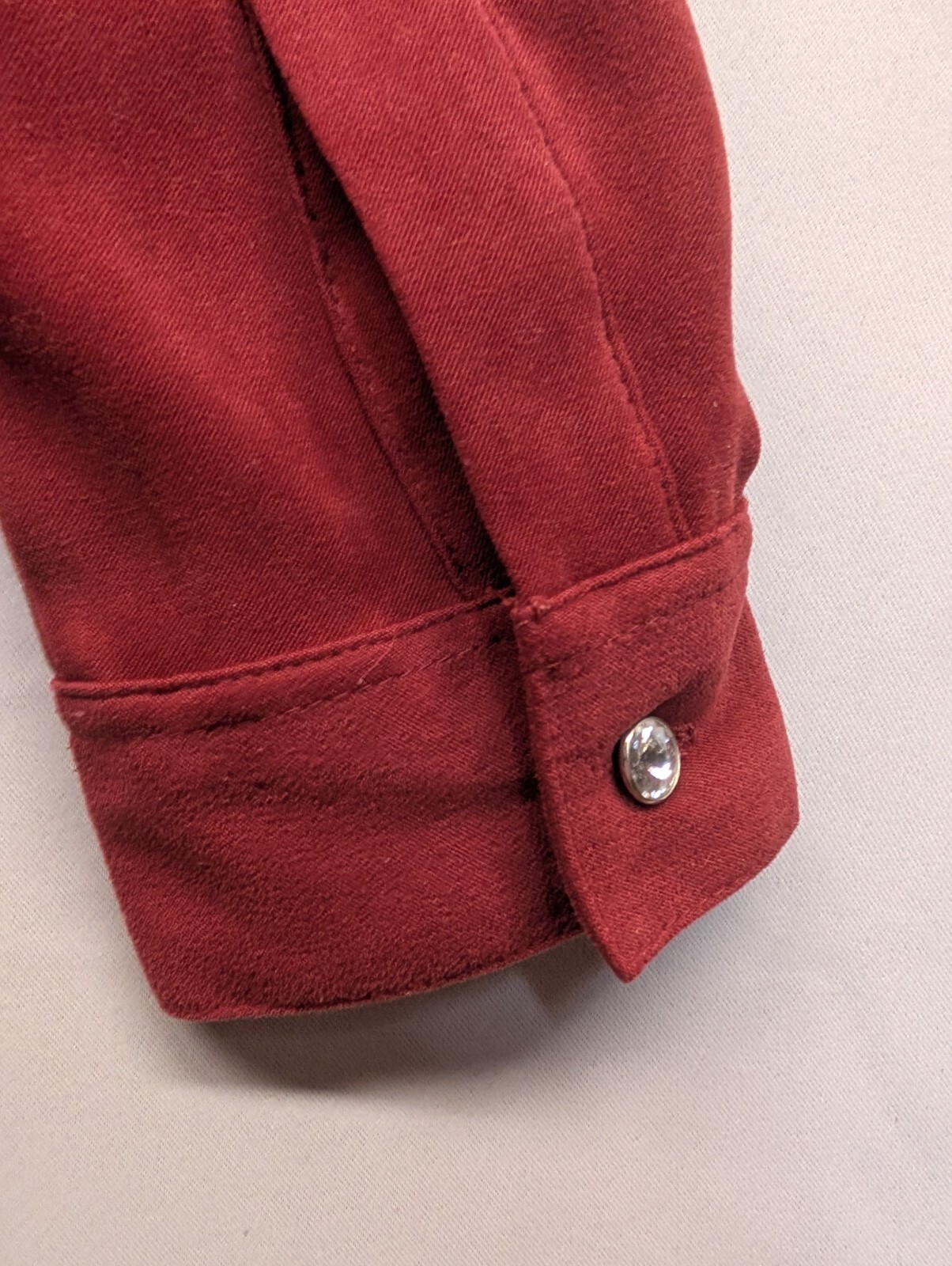Cascade Blues. Red Rust, long sleeve, crystal button up front top. size L