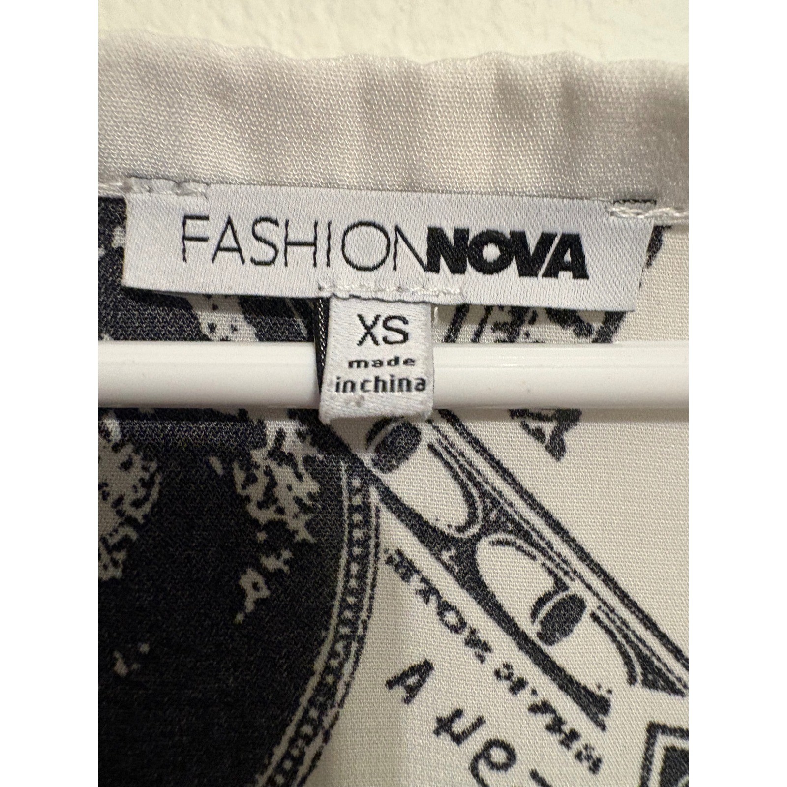 Fashion Nova Womens XS Money Print Front Button Down Blouse Black White $1000