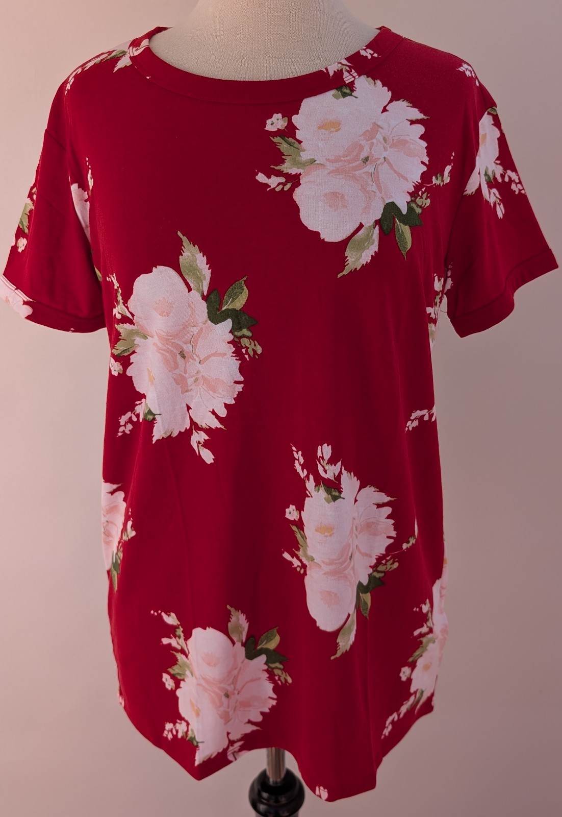 LuLaRoe Medium Liv Tee Beautiful Floral Print Roses on Red NWT 07