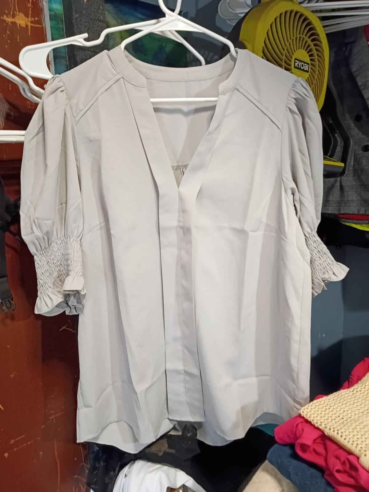 Dokotoo Women’s Gray Solid Woven Polyester V-Neck Puff Short Sleeve Blouse L