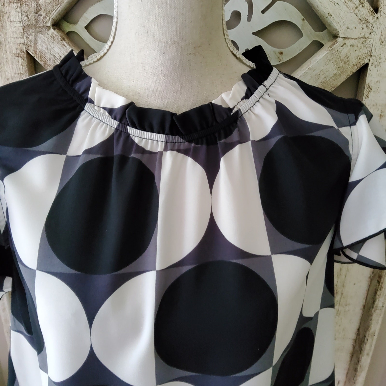 Ces Femme Black White Geometric Ruffle Sleeve Pleated Blouse Top Small