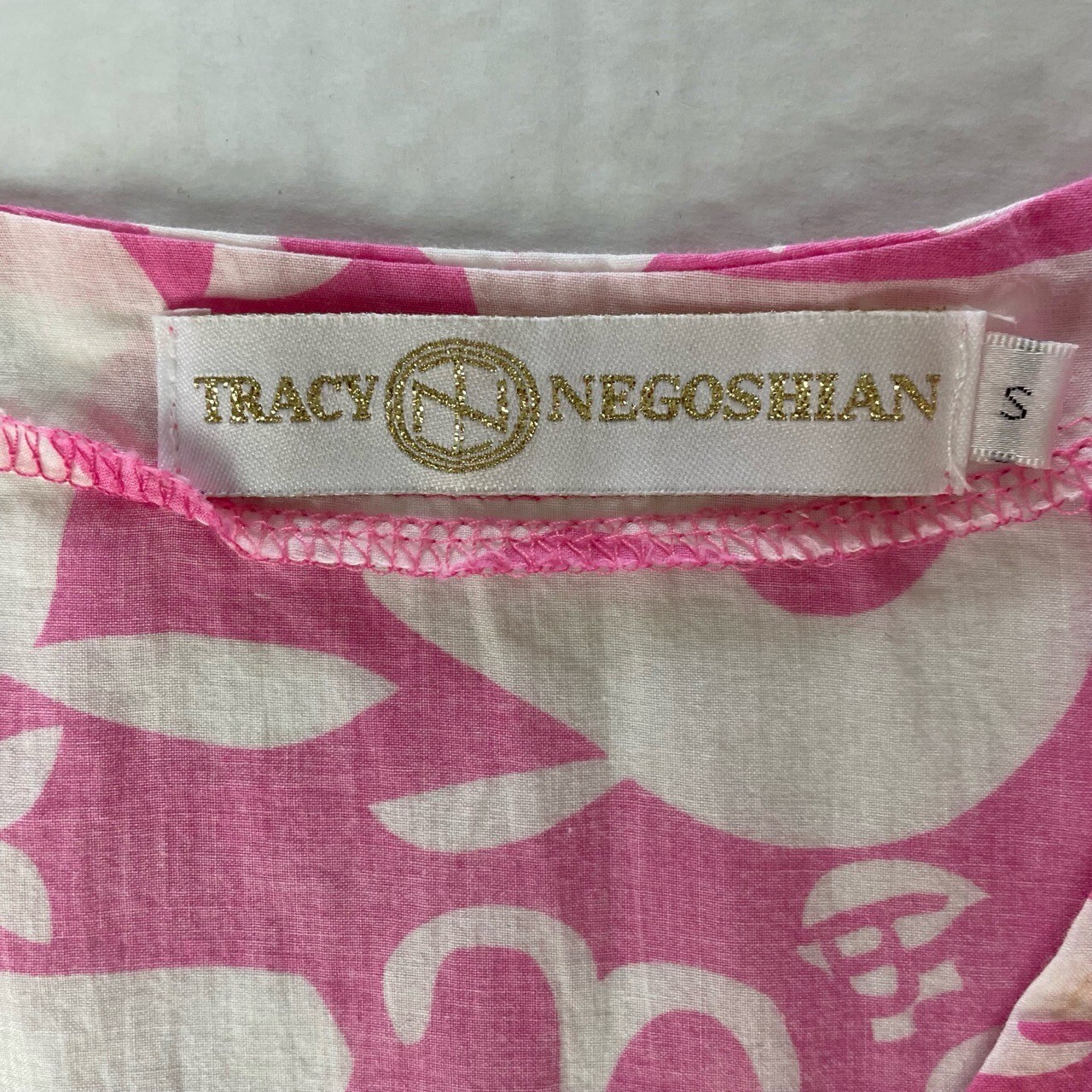 Tracy Negoshian Pink White Whale Print V Neck 3/4 Sleeve Tunic Blouse Size Small