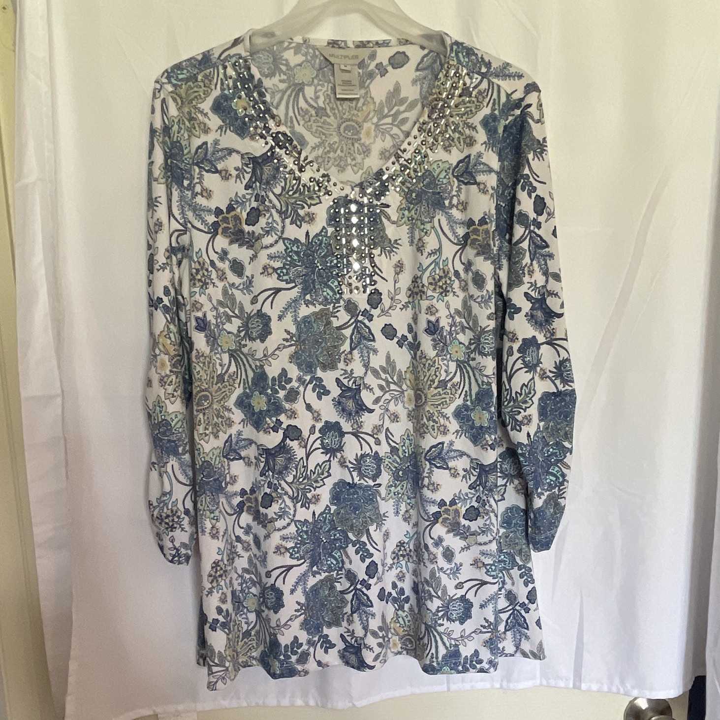MULTIPLES Womens Blue White Green Floral V-Neck Rhinestone Tunic Blouse M