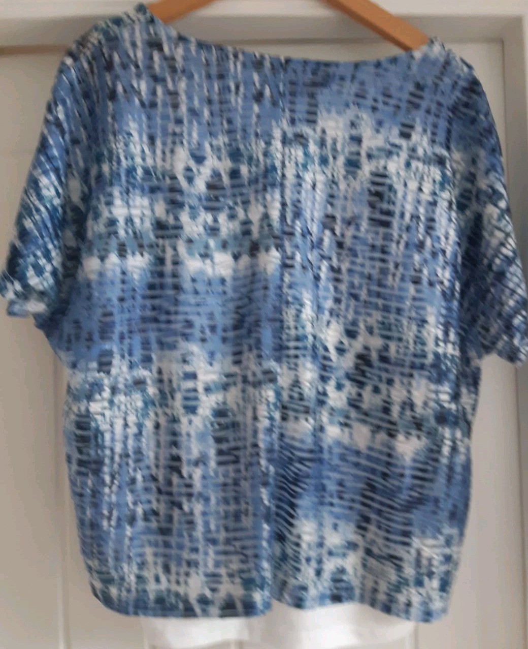 Klass blue/white pattern layered tunic top size UK M No necklace. VGC