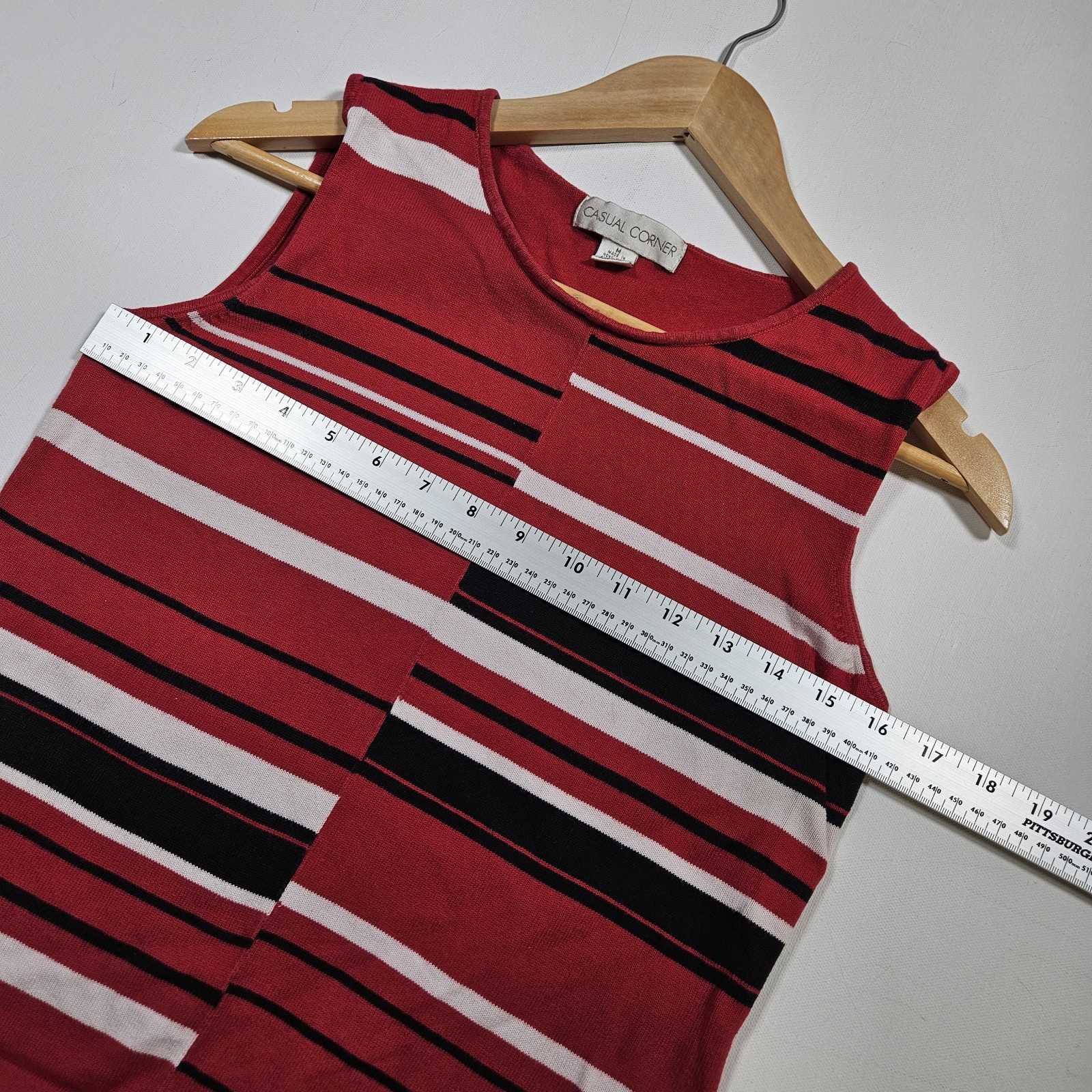 Casual Corner Knit Tank Top Womens Medium Red Striped Sleeveless Shell Pullover