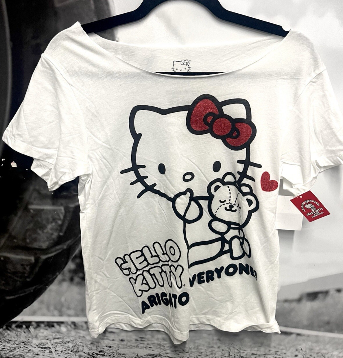 Hello Kitty Off-Shoulder Tee Mighty Fine M White 40th Anniv