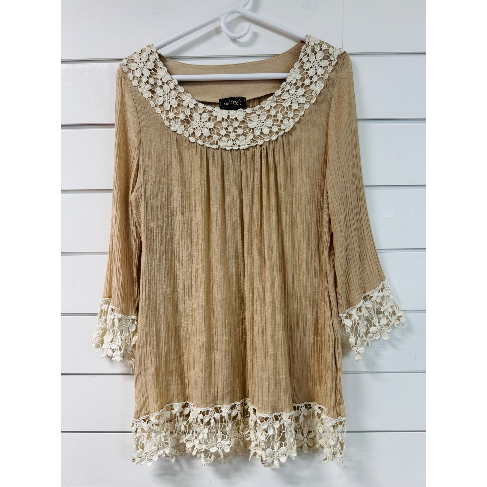 Cal Style USA Women Tan Boho Crochet Lace Trim Tunic Blouse Sz L 3/4 Sleeve Top