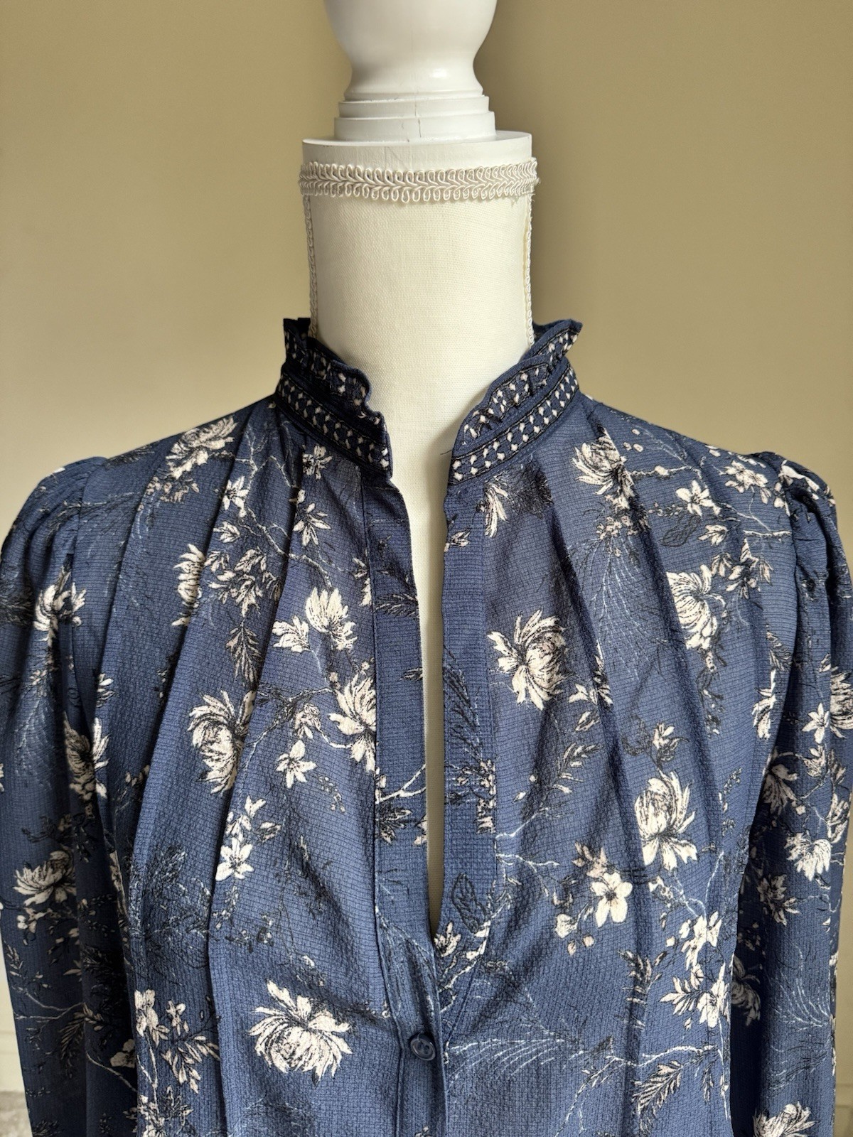 MAX STUDIO Blue & Cream Floral Gathered Sleeve Top or Blouse Sz S