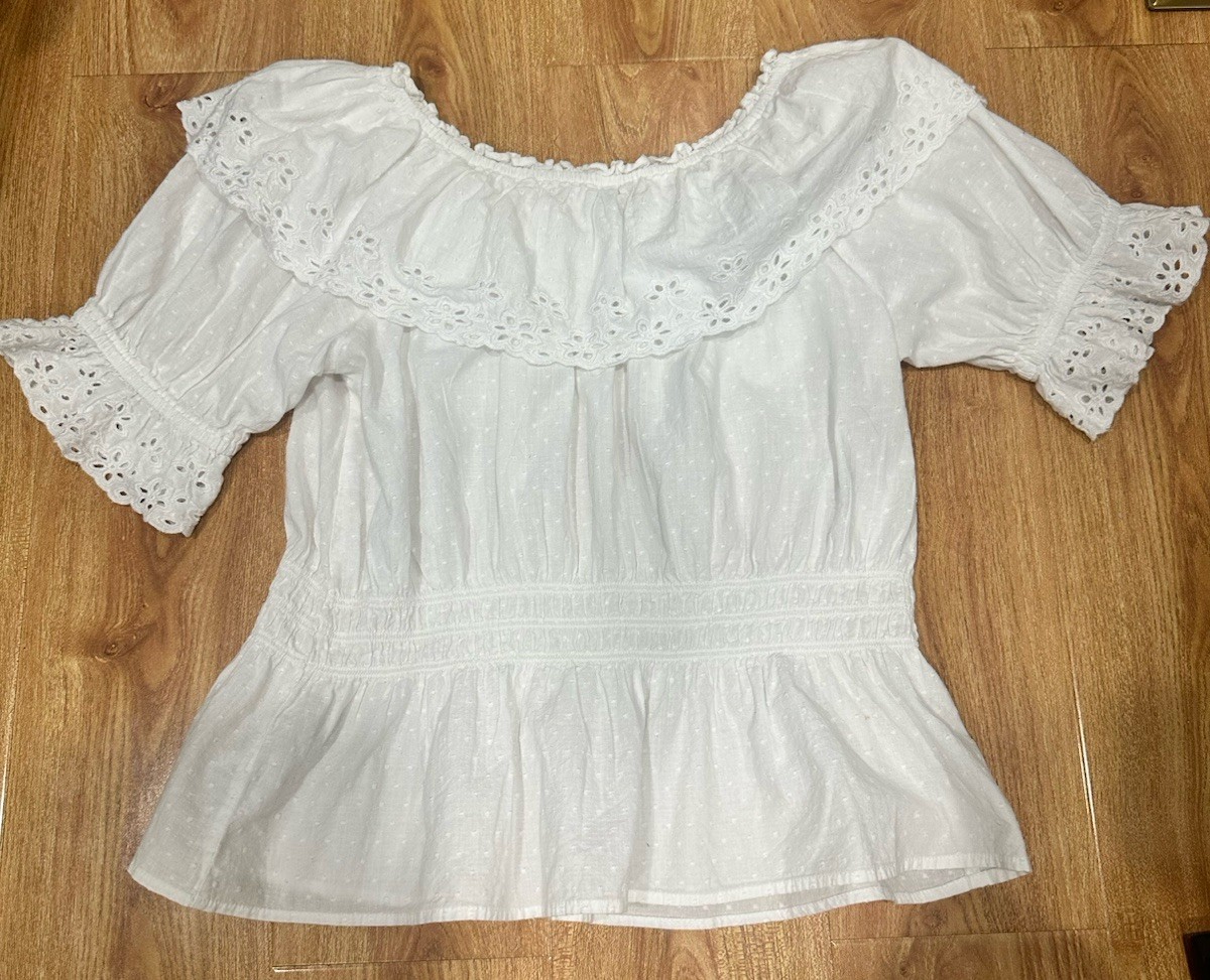 Universal Thread Women’s White Solid Cotton Blouse Eyelet Ruffle Smocked