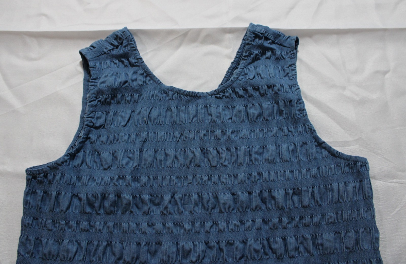 Bobeau Women’s Solid Heely Smocked Sleeveless Tank Top EJ3 Blue Large NWT