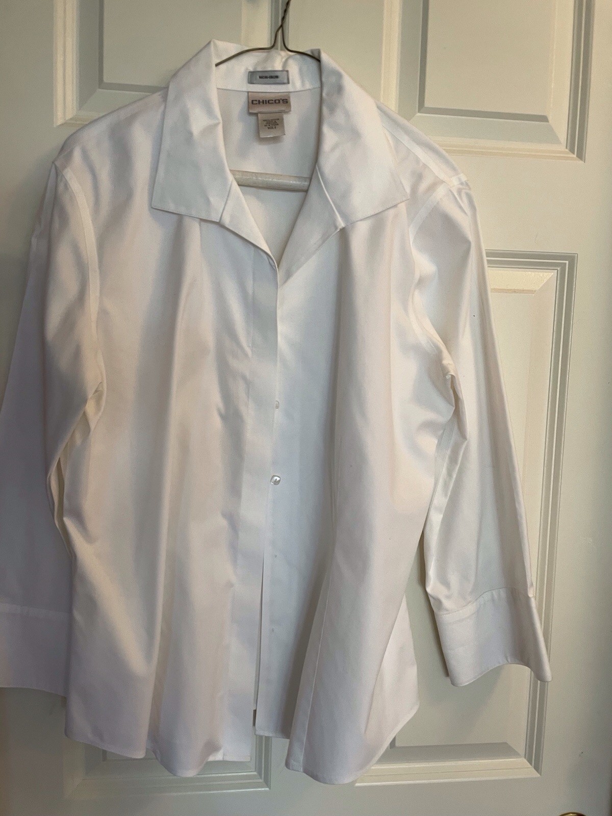 Chicos White Button Down Size 2 Shirt Long Sleeve Shirt 100% Cotton Non Iron
