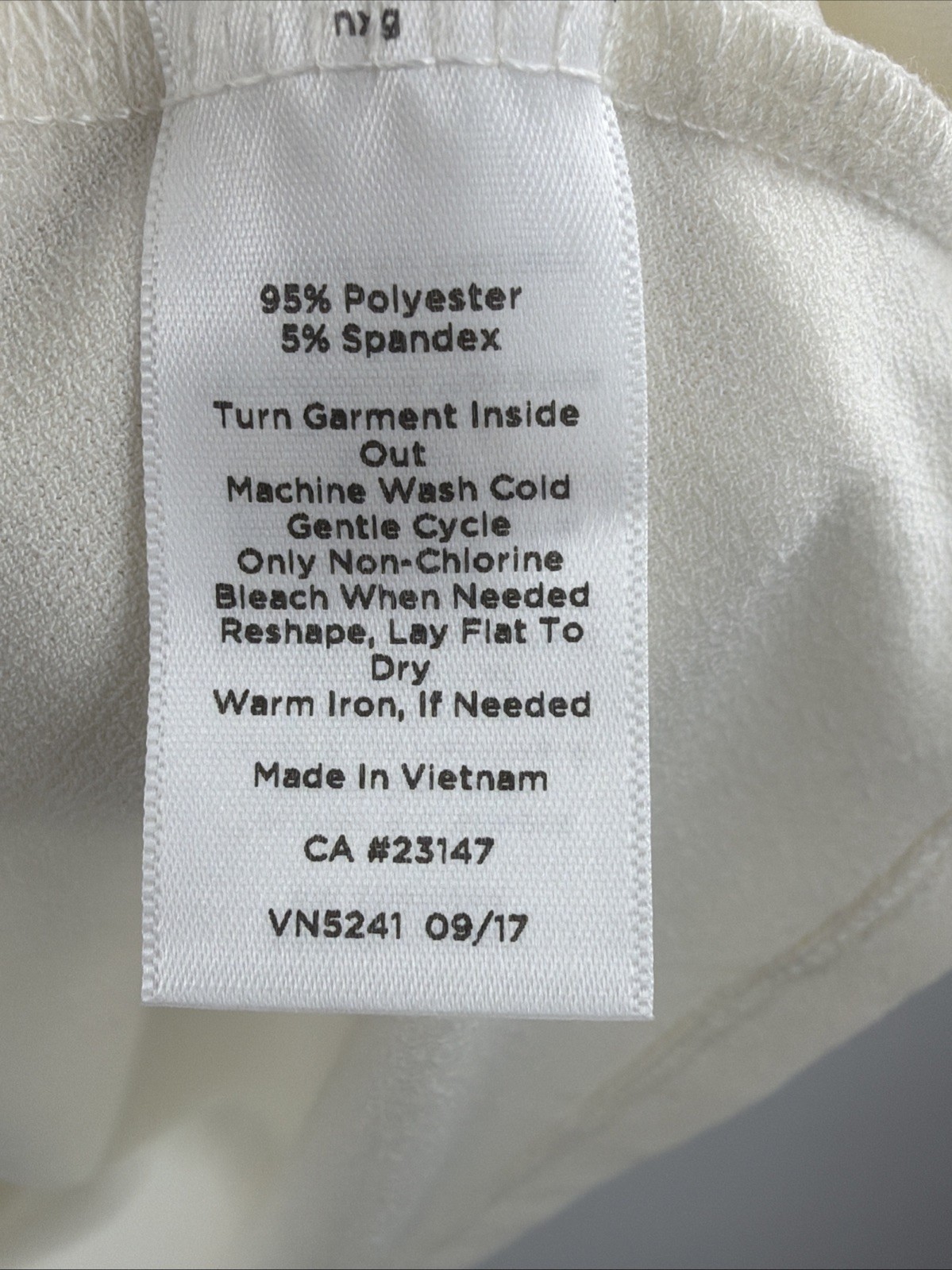 Talbots Scalloped Trim 3/4 Sleeve Tunic Blouse NWT Size Large Ivory Coquette