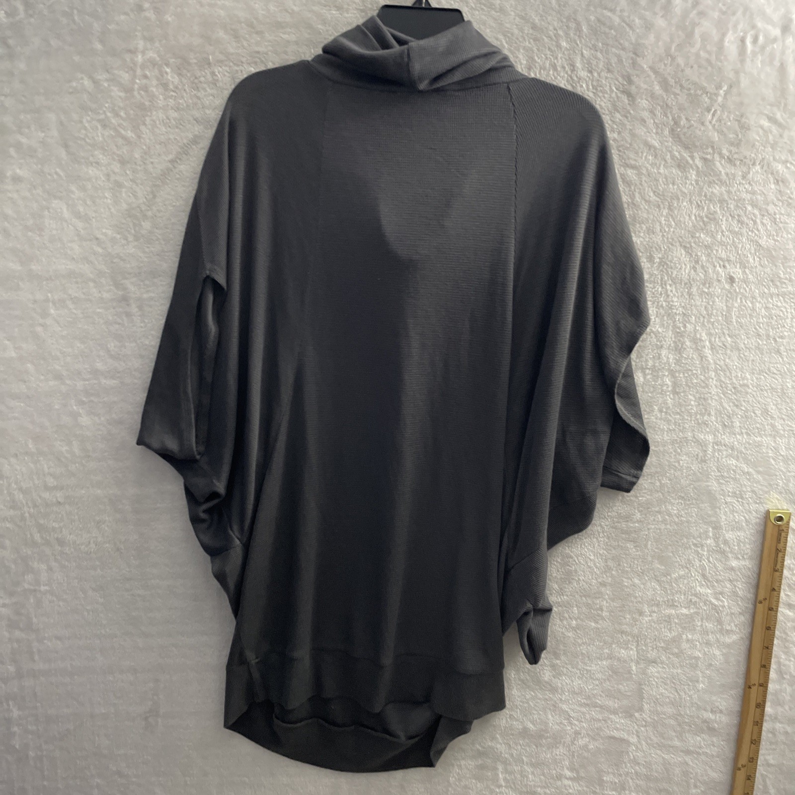 Victorias Secret Woman Blouse Top Gray Small Acrylic Blend Short Sleeve Pullover