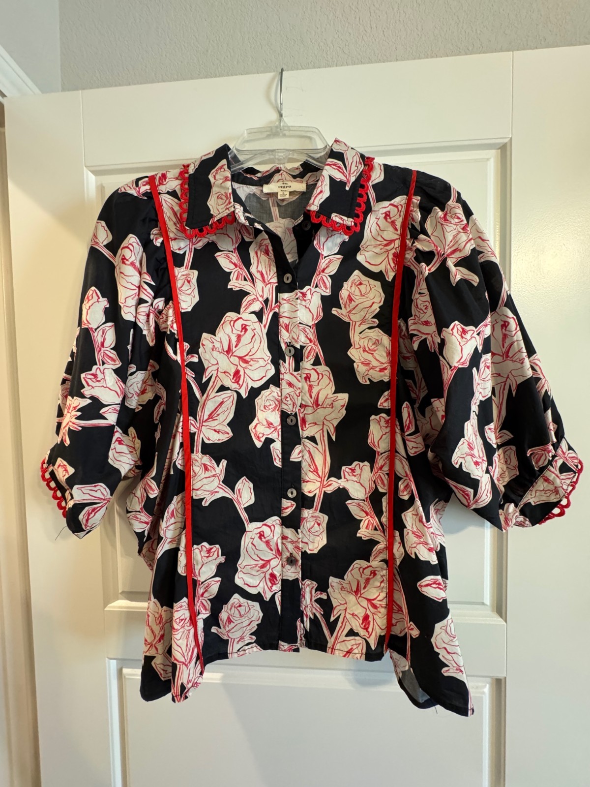 Entro top black floral print with red scalloped trim Sz Small