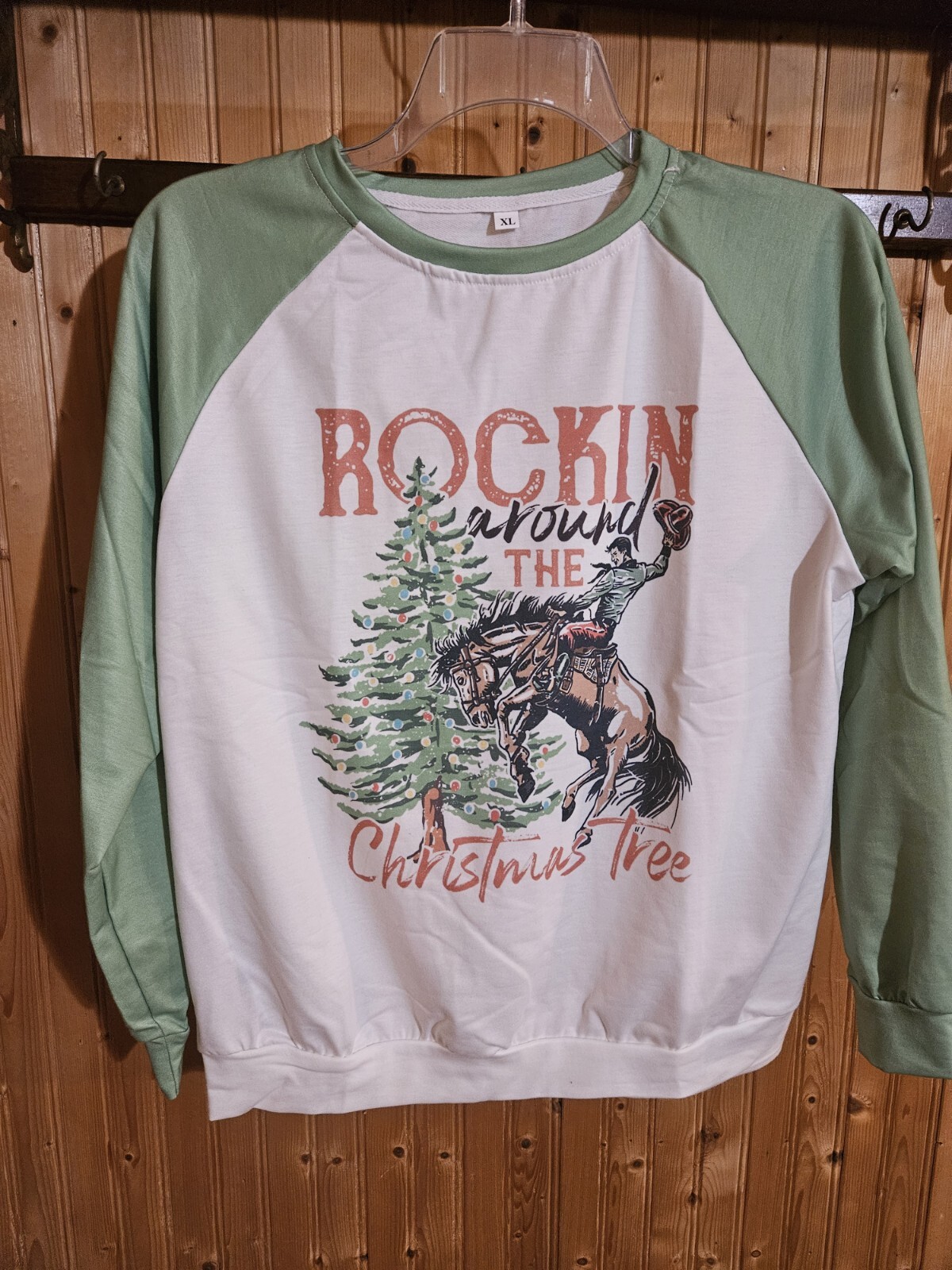Christmas Holiday Pullover XL Green Banded Hem NNT Raglan Sleeve Graphic 5703