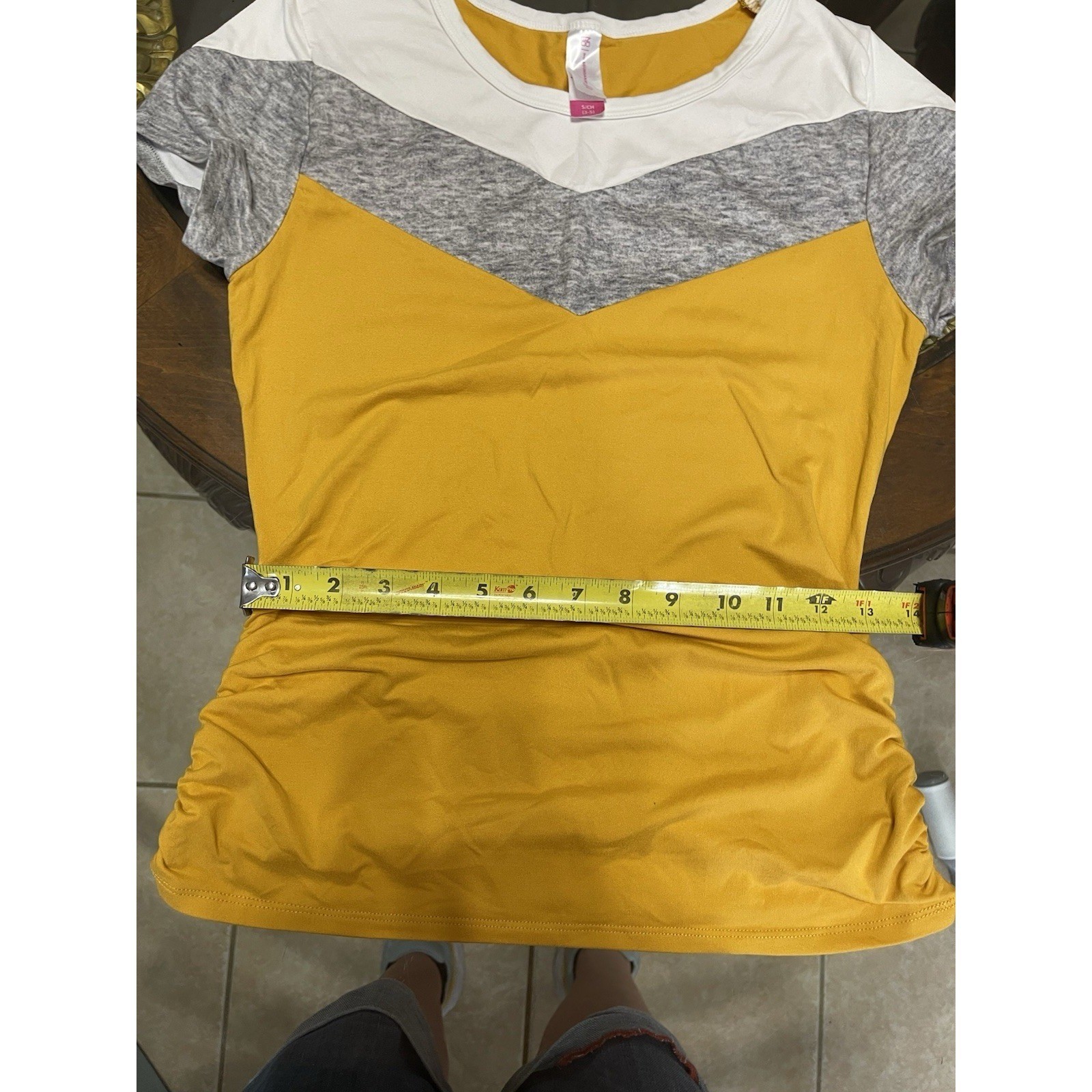 No Boundaries Womens Chevron Top Color Block Yellow Gray White Tee Shirt S