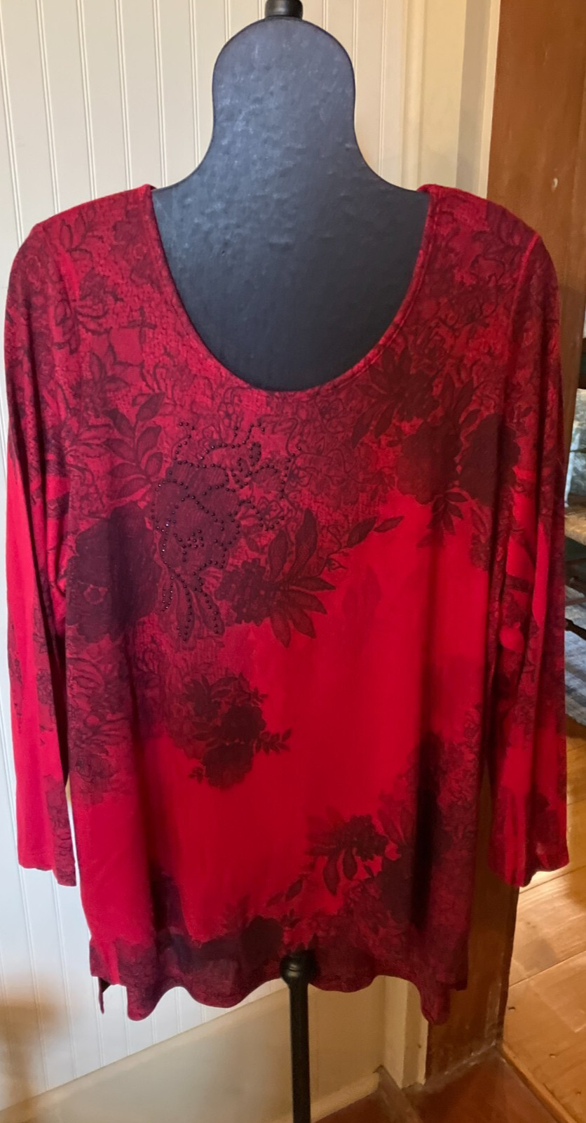 CATHERINES~1X~Red/Black Gothic Floral~L/SLV~Embellished~Resort Tunic Sweater/Top