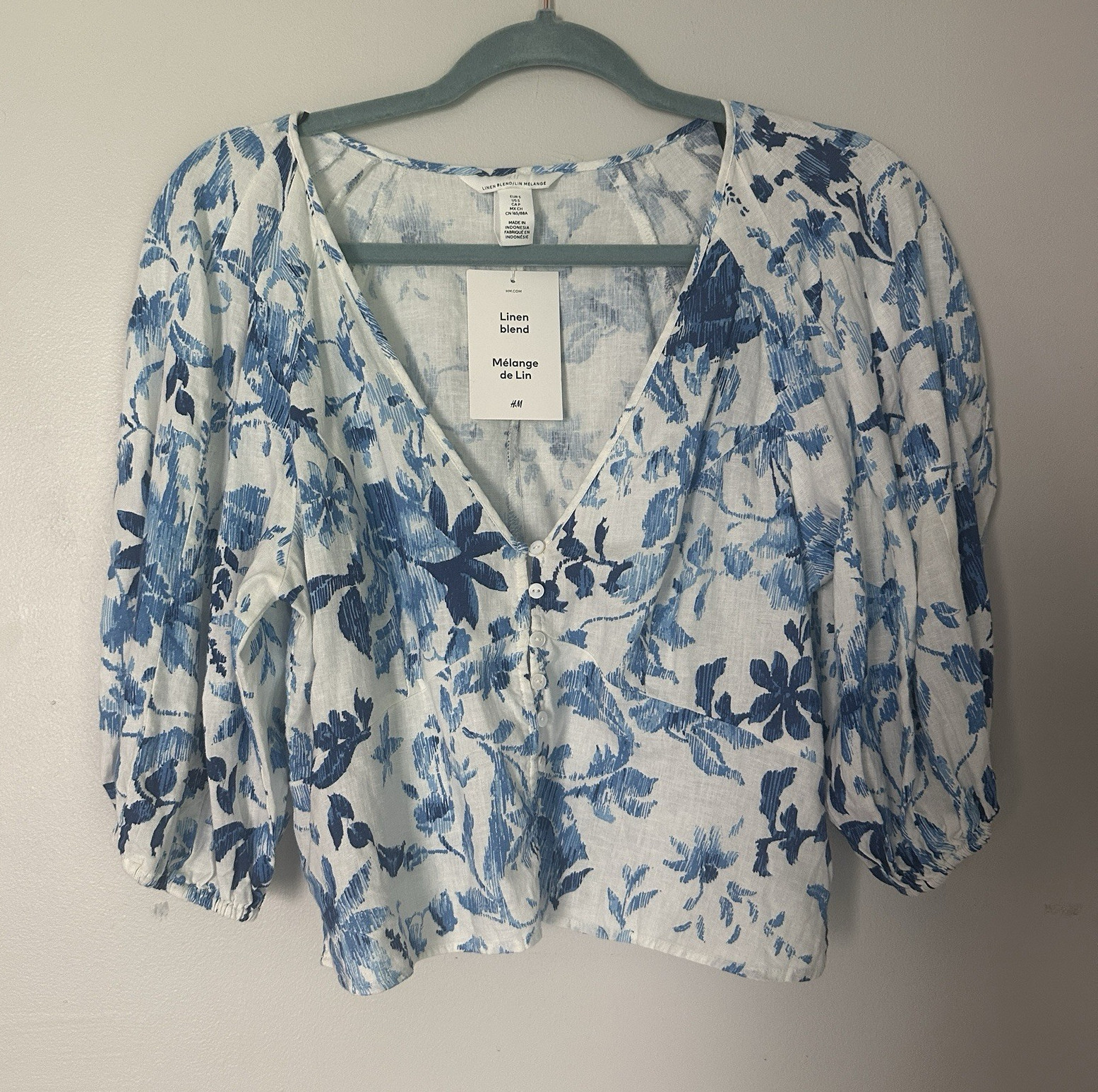 H&M Linen Blend Woven Blue/White Floral V-Neck 3/4 Sleeve Button Blouse S