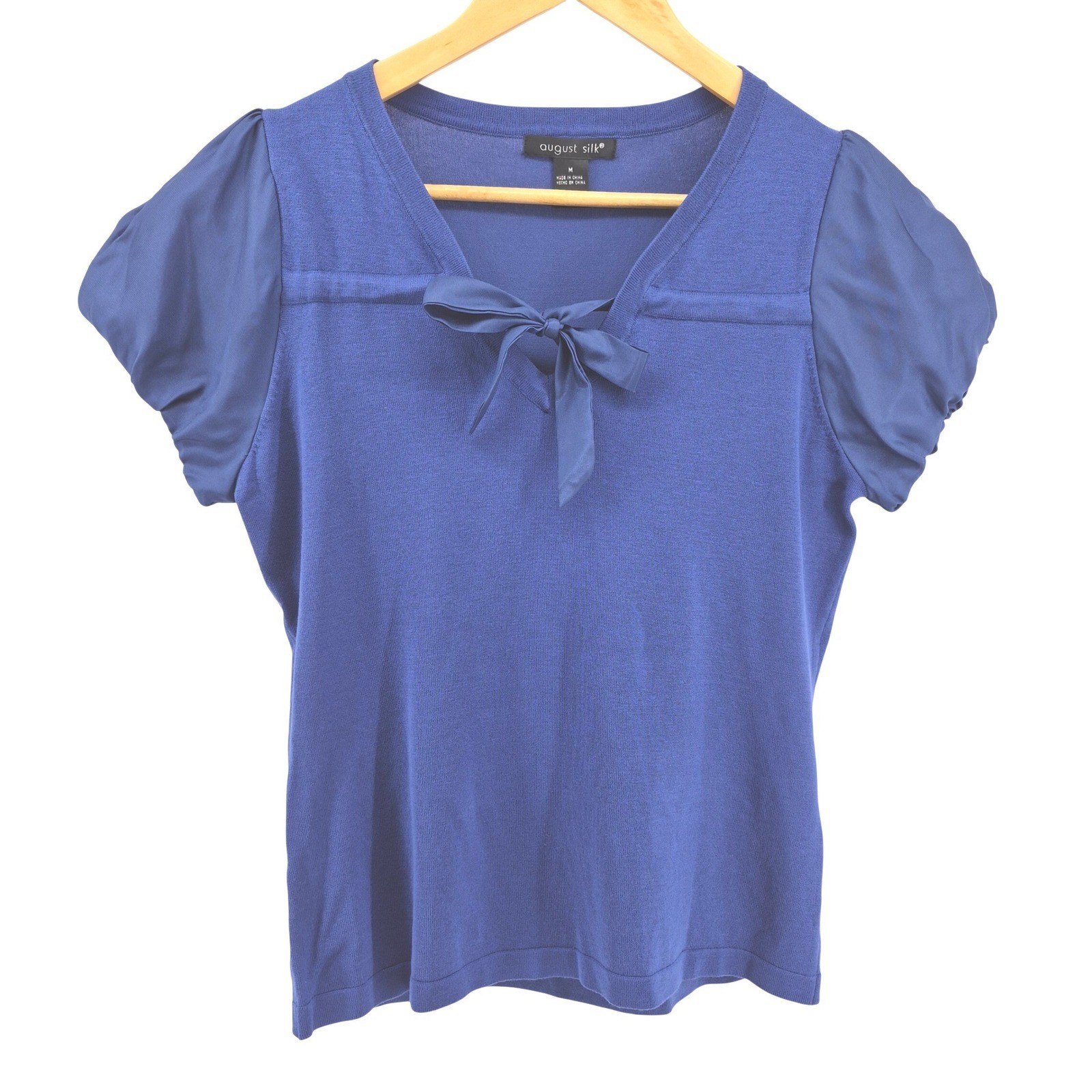 August Silk Women’s Blue V Neck Bow Accent Short Sleeve Knit Top Size M Travel