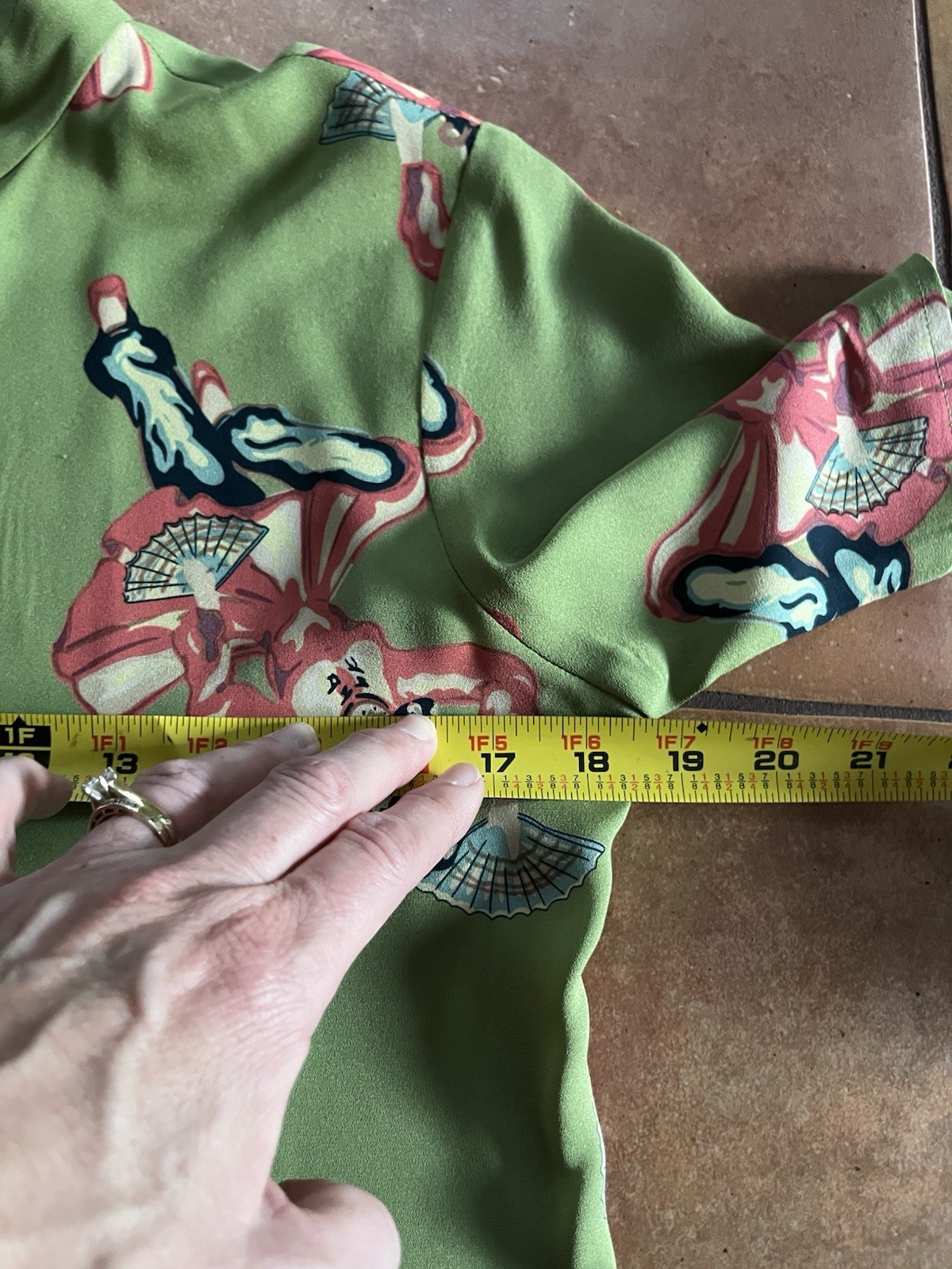 Harari Blouse Top Womens Small 100% Silk Asian Japanese Art To Wear “Fan Dancer”