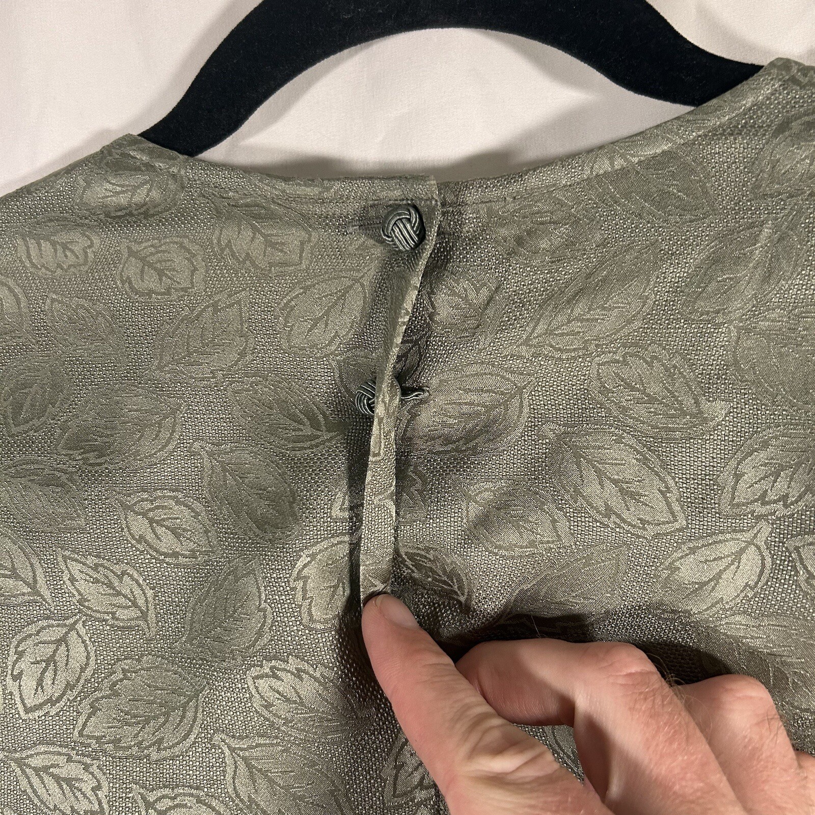 Talbots Silk Shirt Women’s 6 Solid Green Floral Long Sleeve Round Neck Dry Clean