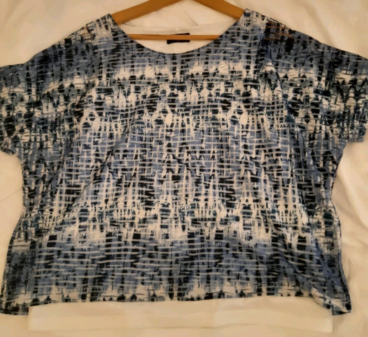 Klass blue/white pattern layered tunic top size UK M No necklace. VGC