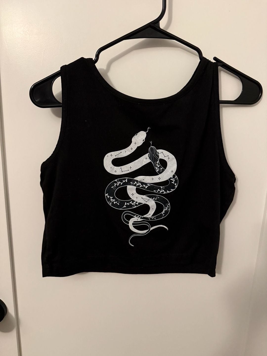ROMWE Goth Snake Print Crop Tank Top
