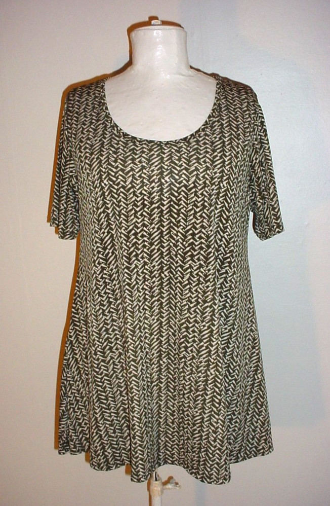 LulaRoe Swing Top Size Medium Short Sleeved Olive Green Beige Chevron Stretch