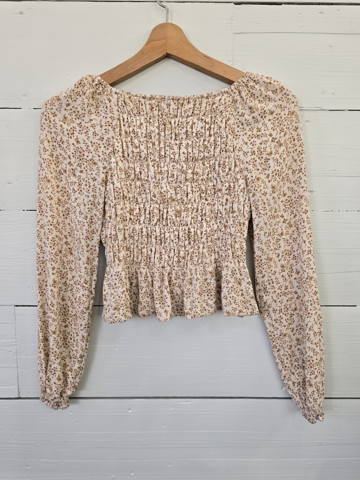 American Eagle Women’s XS Smocked V-Neck Peasant blouse Floral Boho Peplum Top