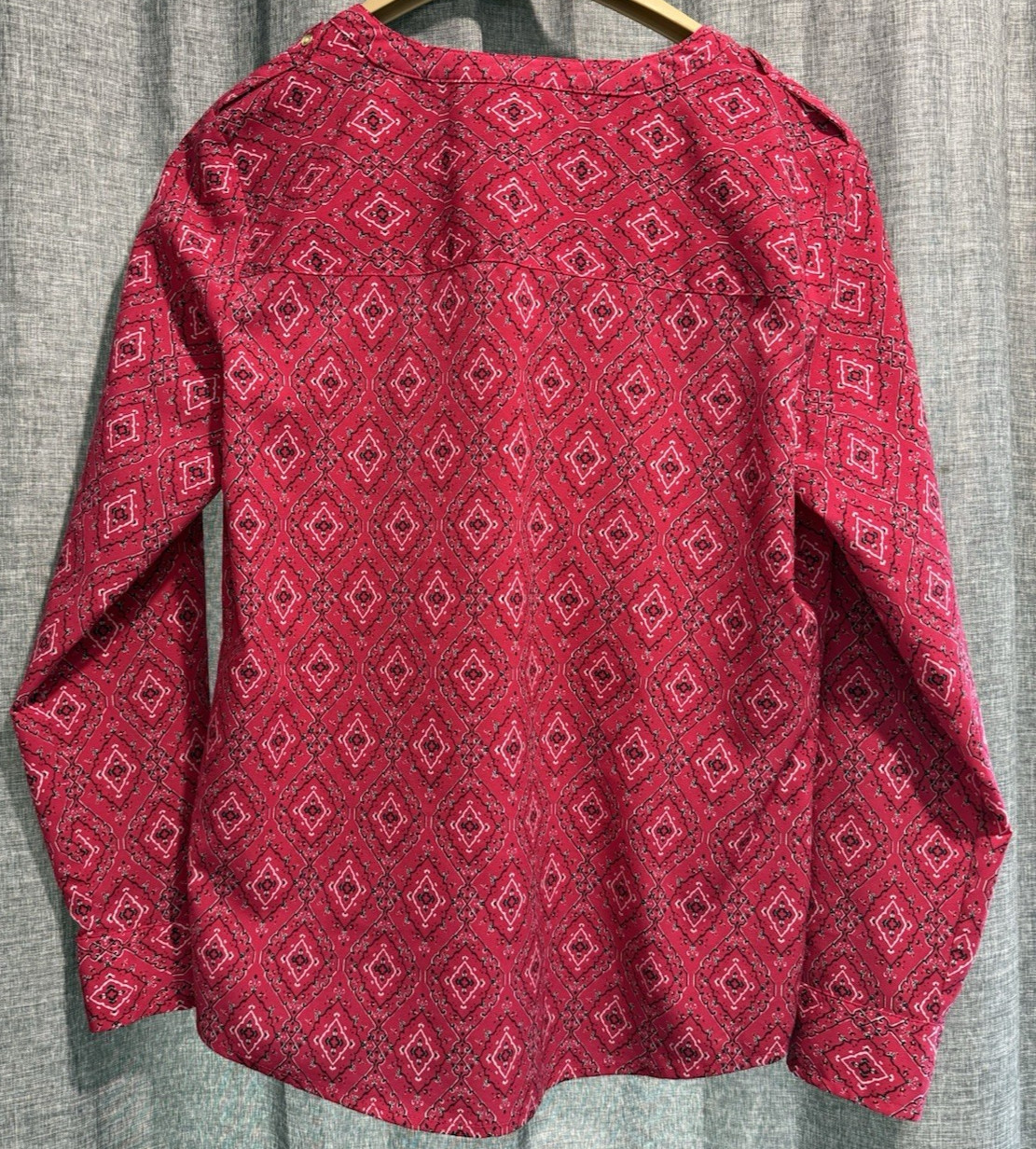 Croft & Barrow Womens Petite S Pink Roll Tab Button Down v-neck pockets Shirt