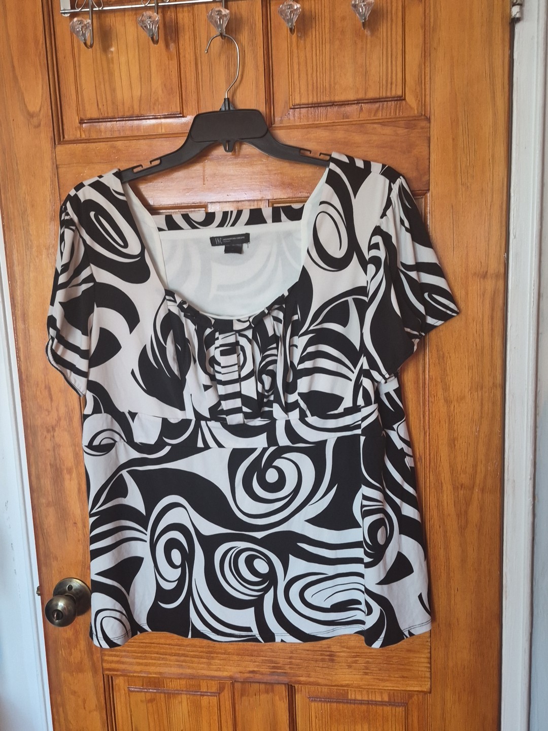 INC Women’s Lined Stretchable Shirt Top Size 3X BLACK & White NWOT
