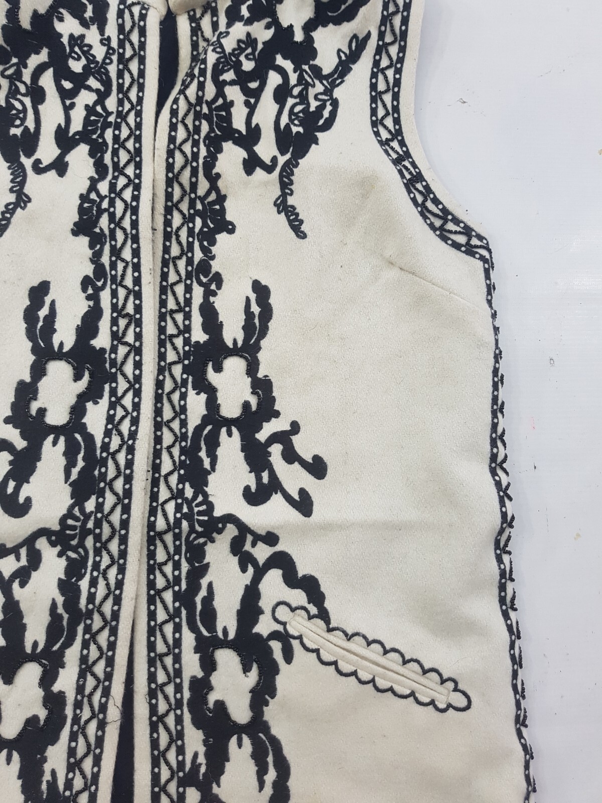 Vintage Hand Embroidered Beautiful Boho Tunic Cropped Multicolor Vest 67×51 cm