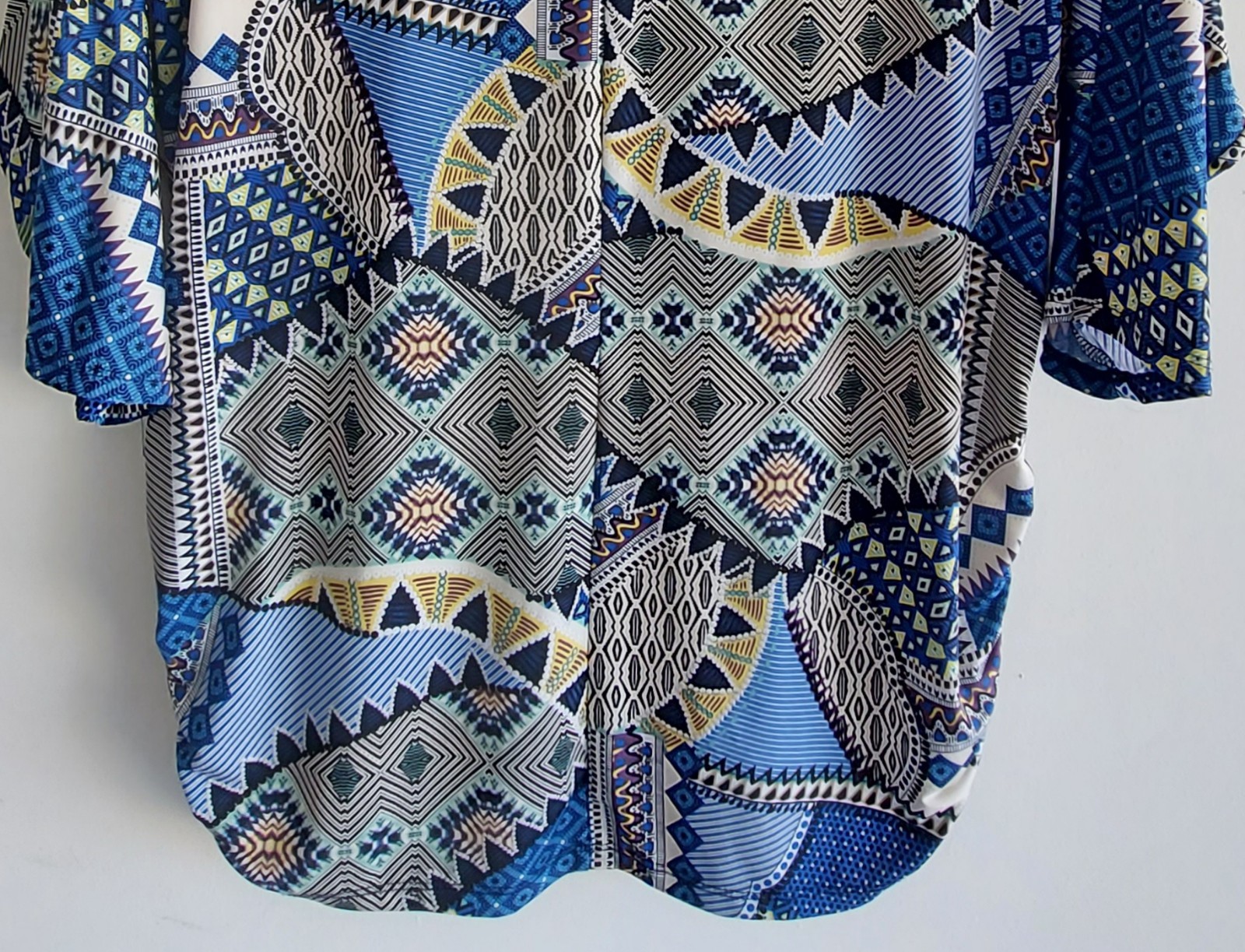 ESPRESSO Womens 1X Blue & Black Multi-Print Stretchy Blouse, Body Conscious