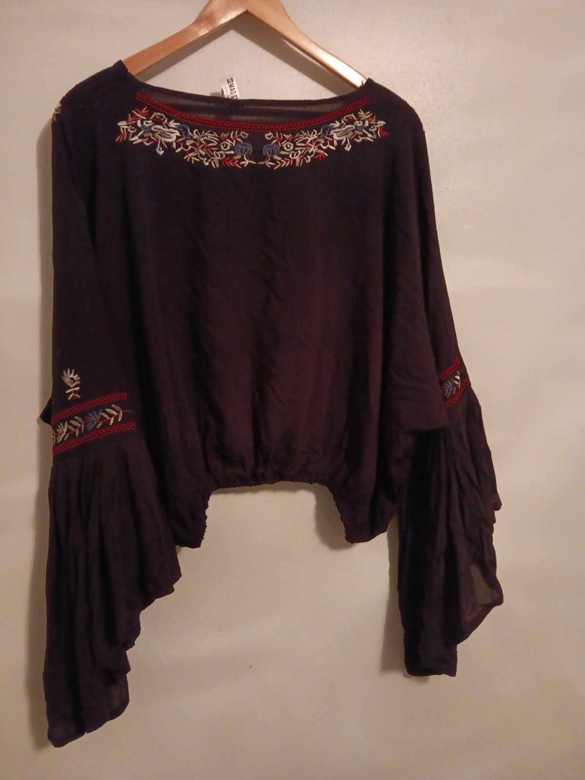 Woman Crop Bohemian Gypsy Top Generous Flowing Sleeve Blck W/Colorful Embroidery