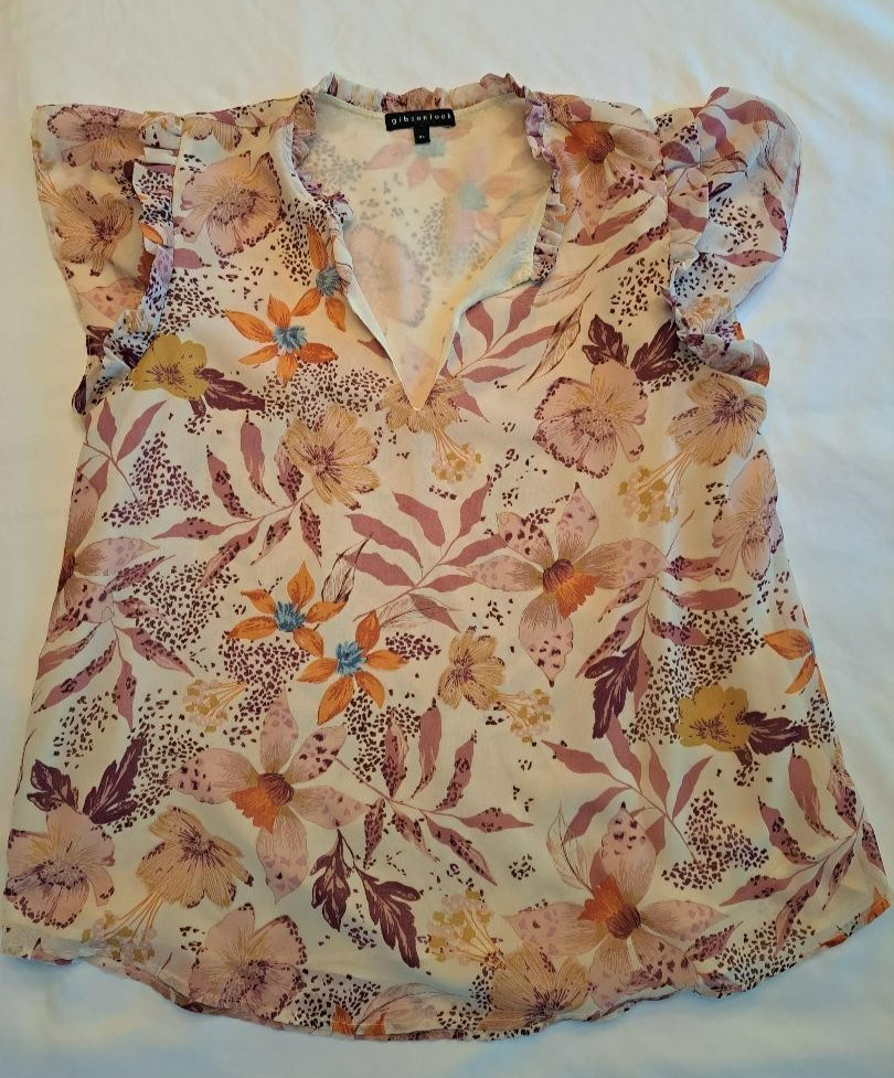 Gibsonlook Split Neck Flutter Sleeve Blouse in Plum Garden Print, size XL