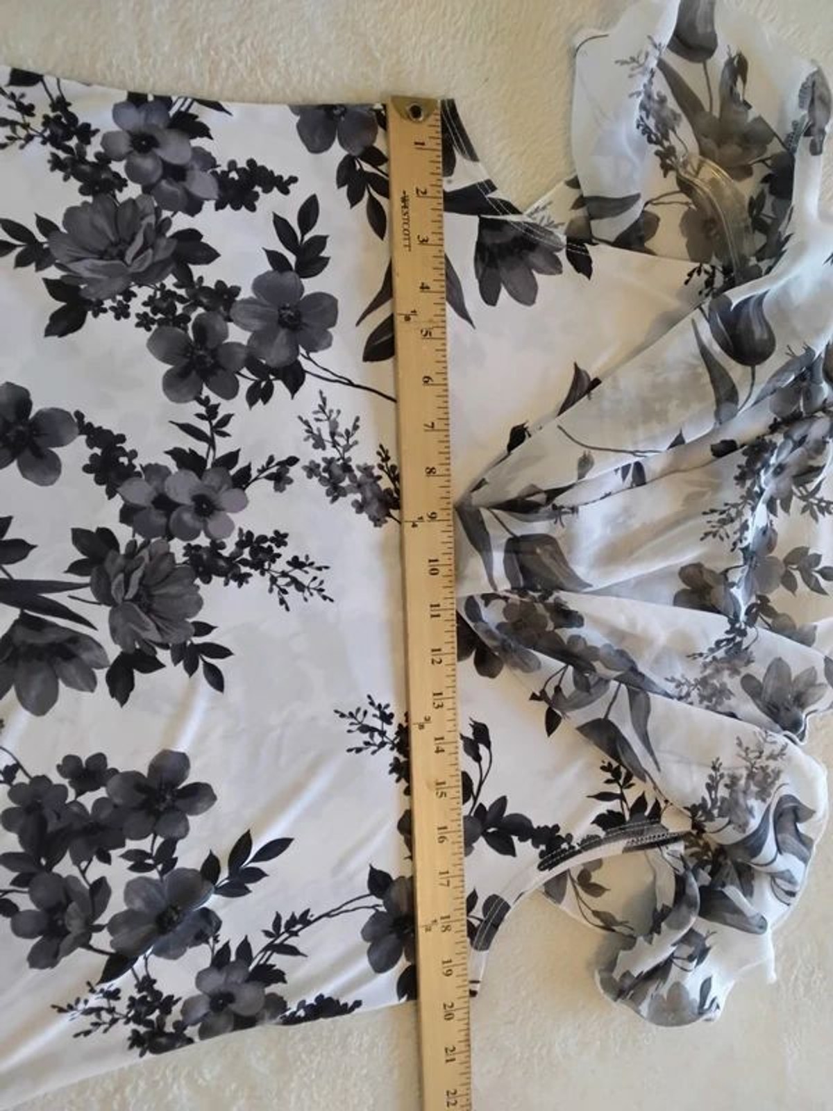 Adele and May Black and White Rayon Shirt Womens Size Large